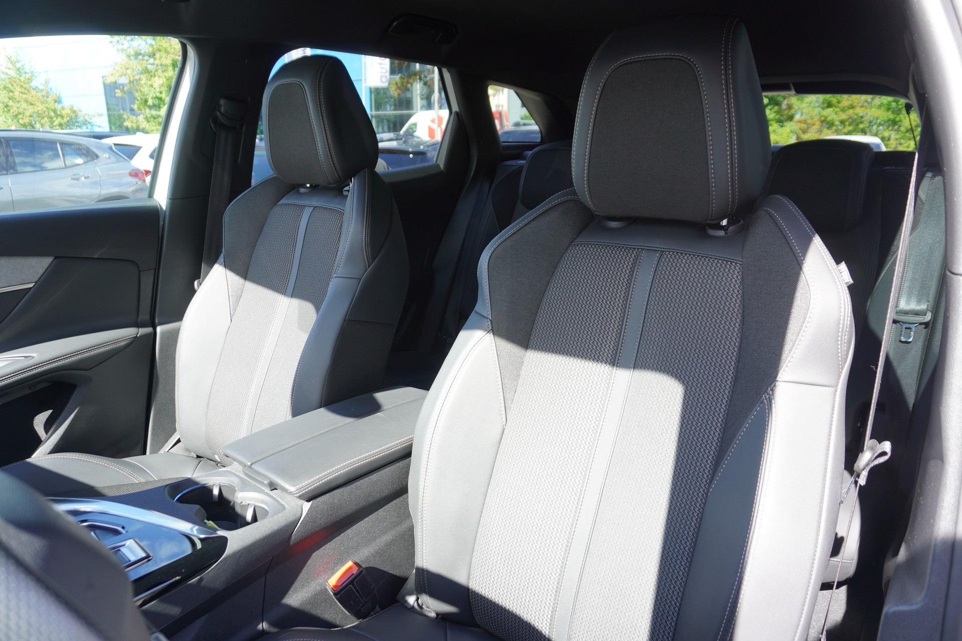 PEUGEOT 3008 1.2 PureTech GT EAT8-image-11