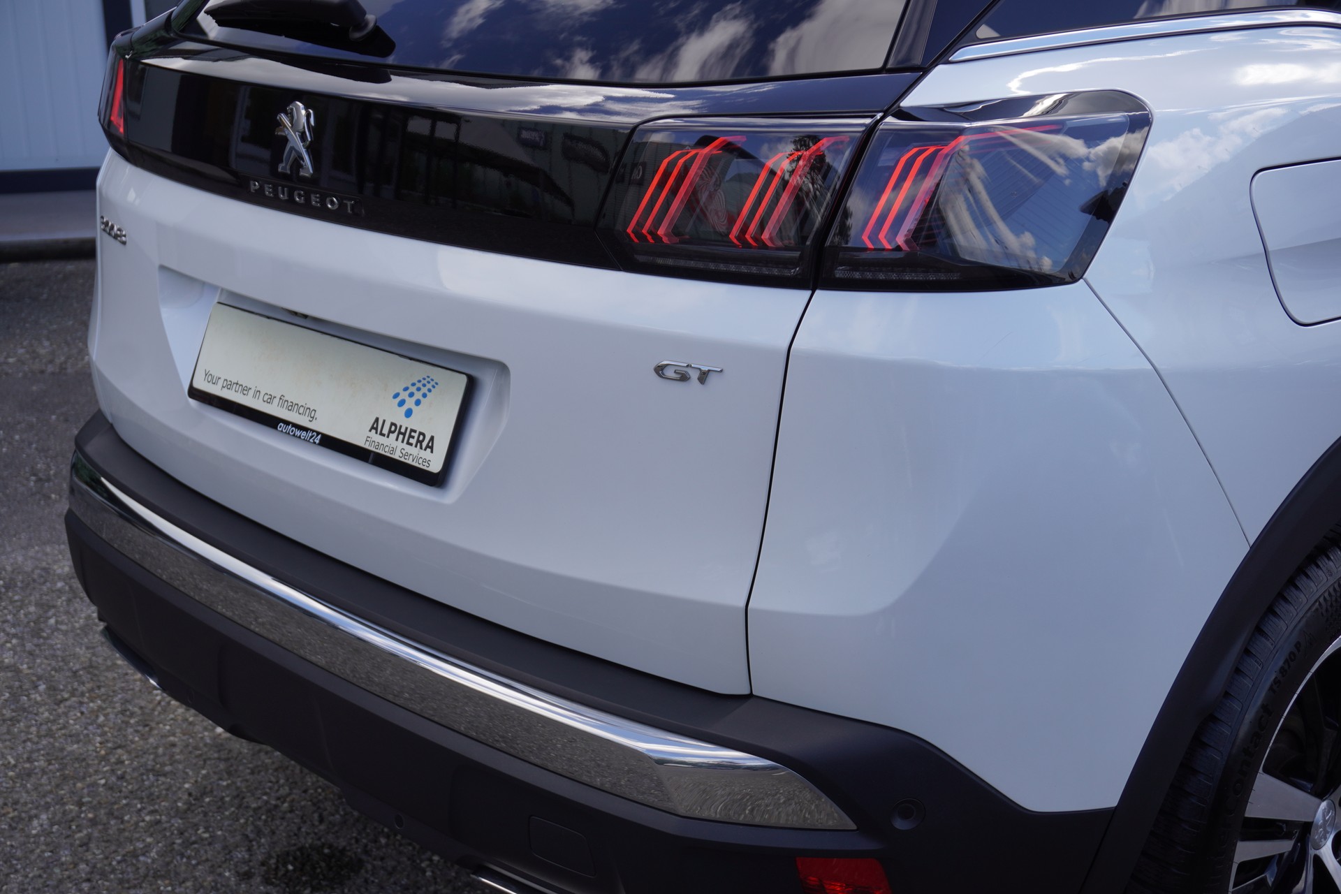 PEUGEOT 3008 1.2 PureTech GT EAT8-image-42