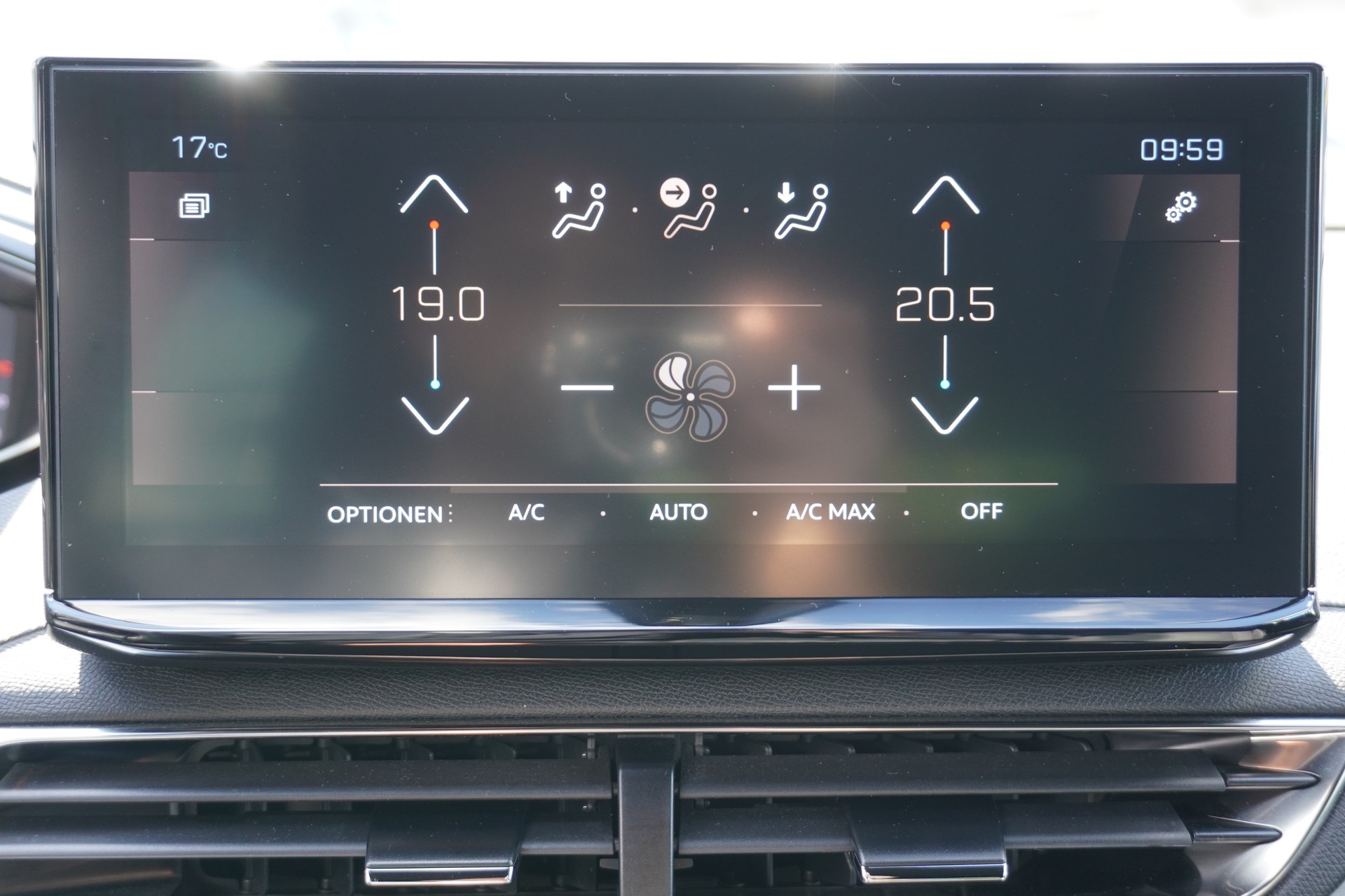 PEUGEOT 3008 1.2 PureTech GT EAT8-image-19