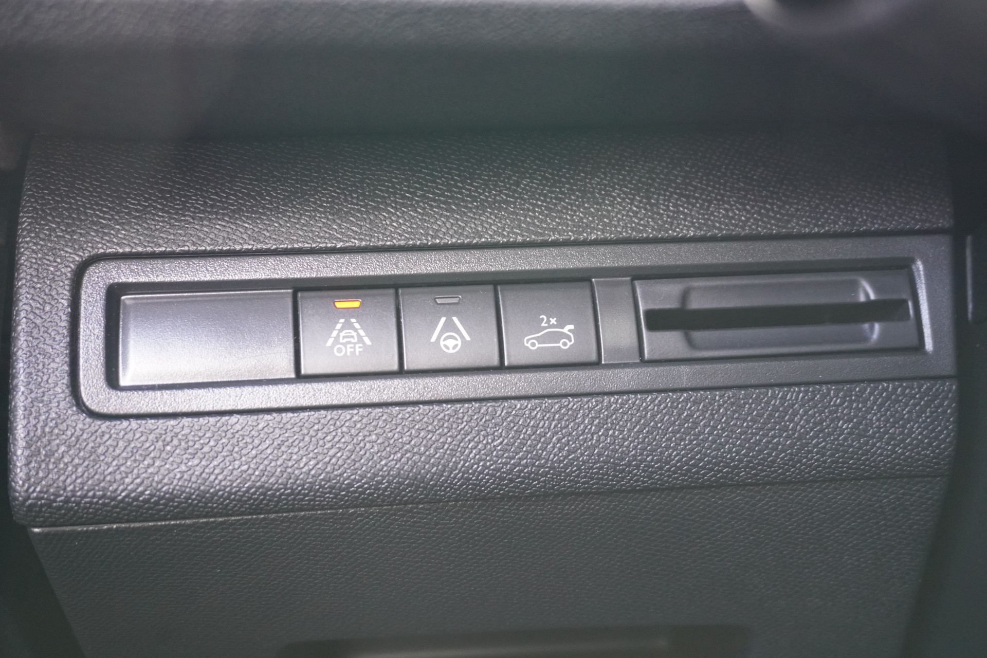 PEUGEOT 3008 1.2 PureTech GT EAT8-image-33