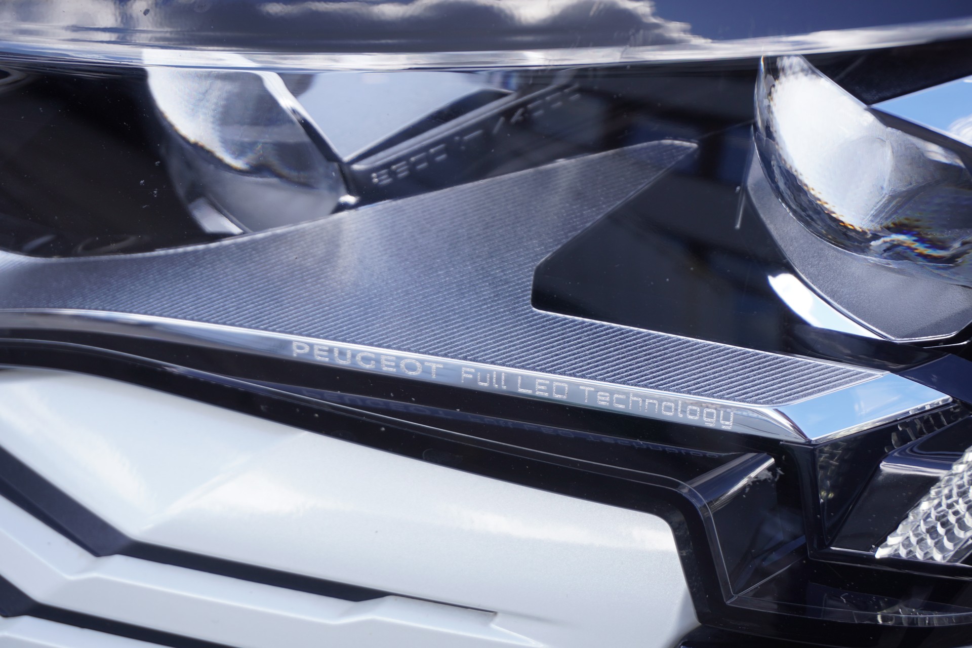 PEUGEOT 3008 1.2 PureTech GT EAT8-image-40