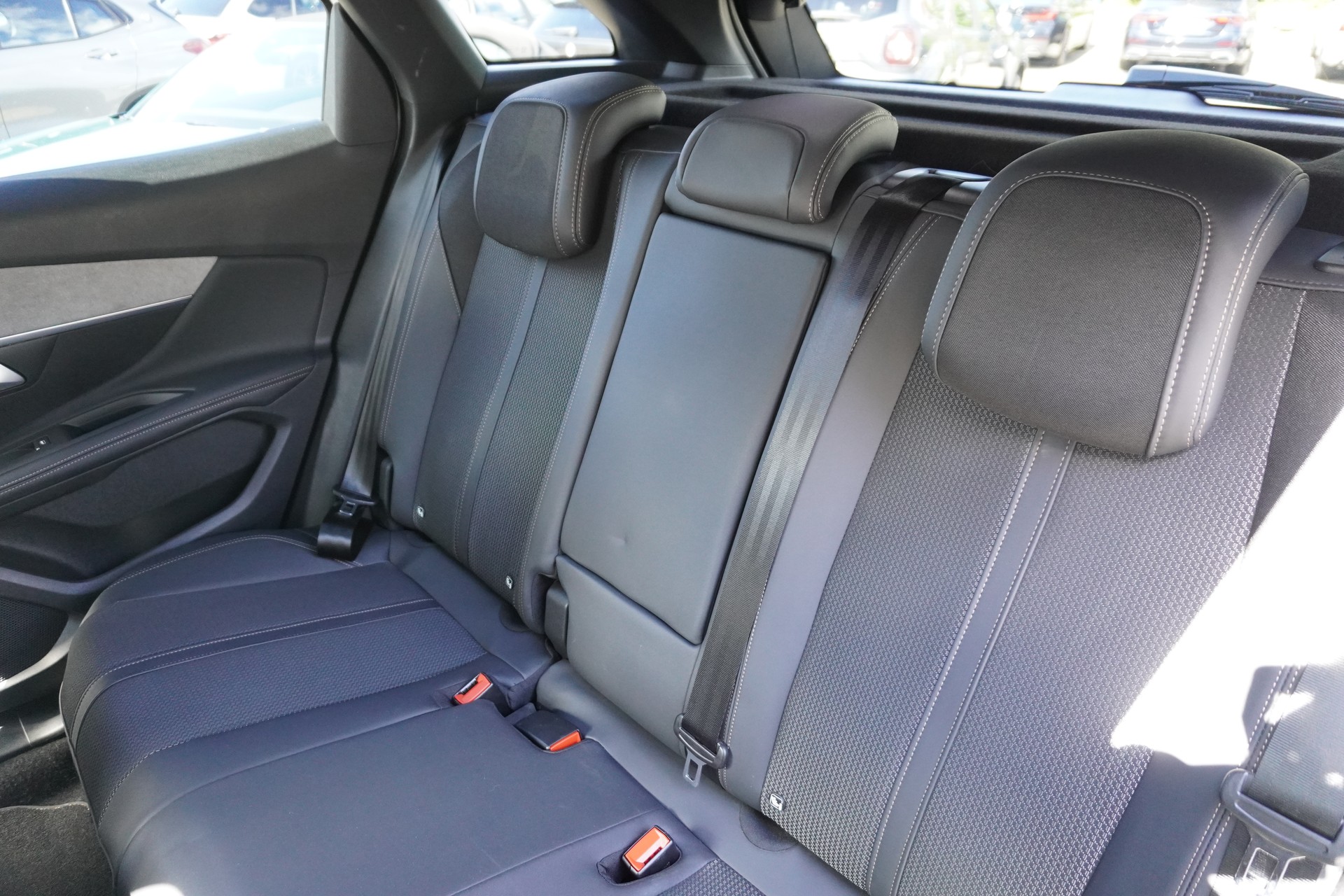 PEUGEOT 3008 1.2 PureTech GT EAT8-image-12