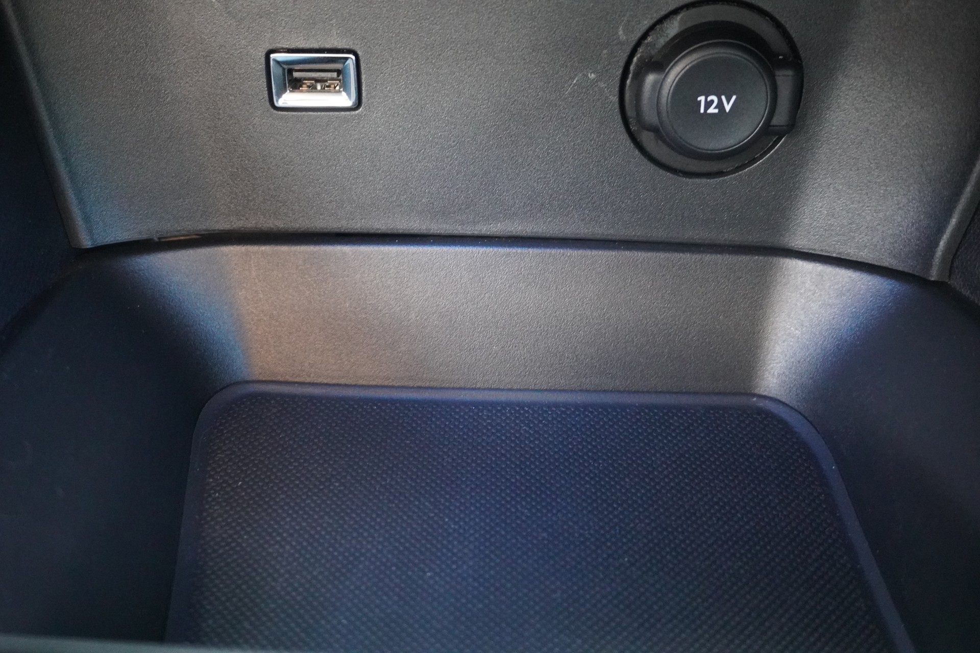 PEUGEOT 3008 1.2 PureTech GT EAT8-image-17