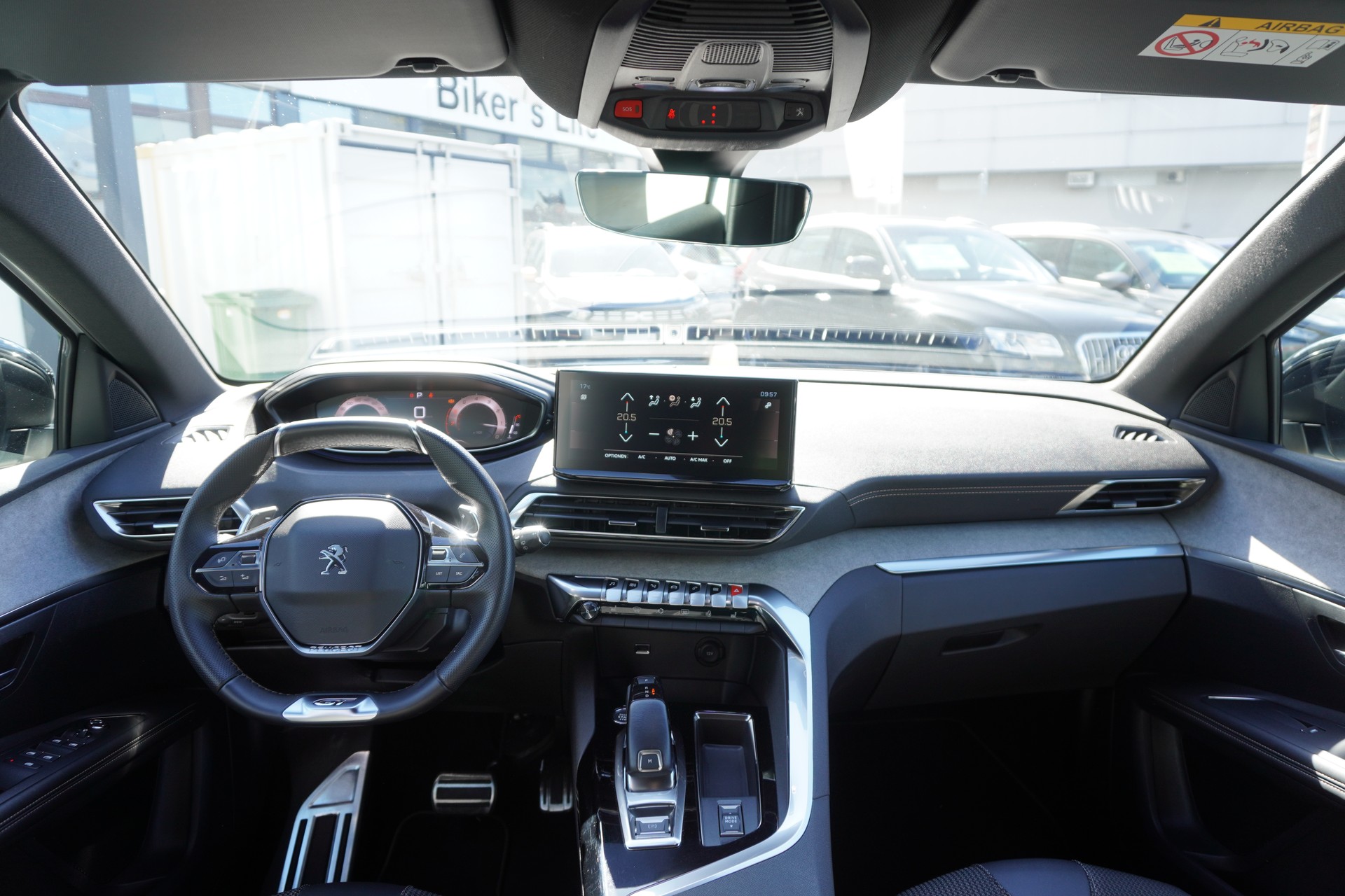 PEUGEOT 3008 1.2 PureTech GT EAT8-image-14