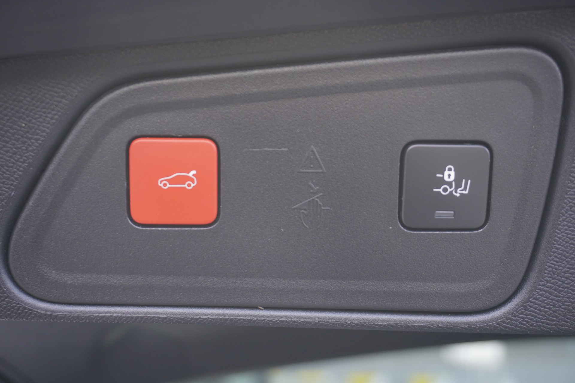 PEUGEOT 3008 1.2 PureTech GT EAT8-image-10