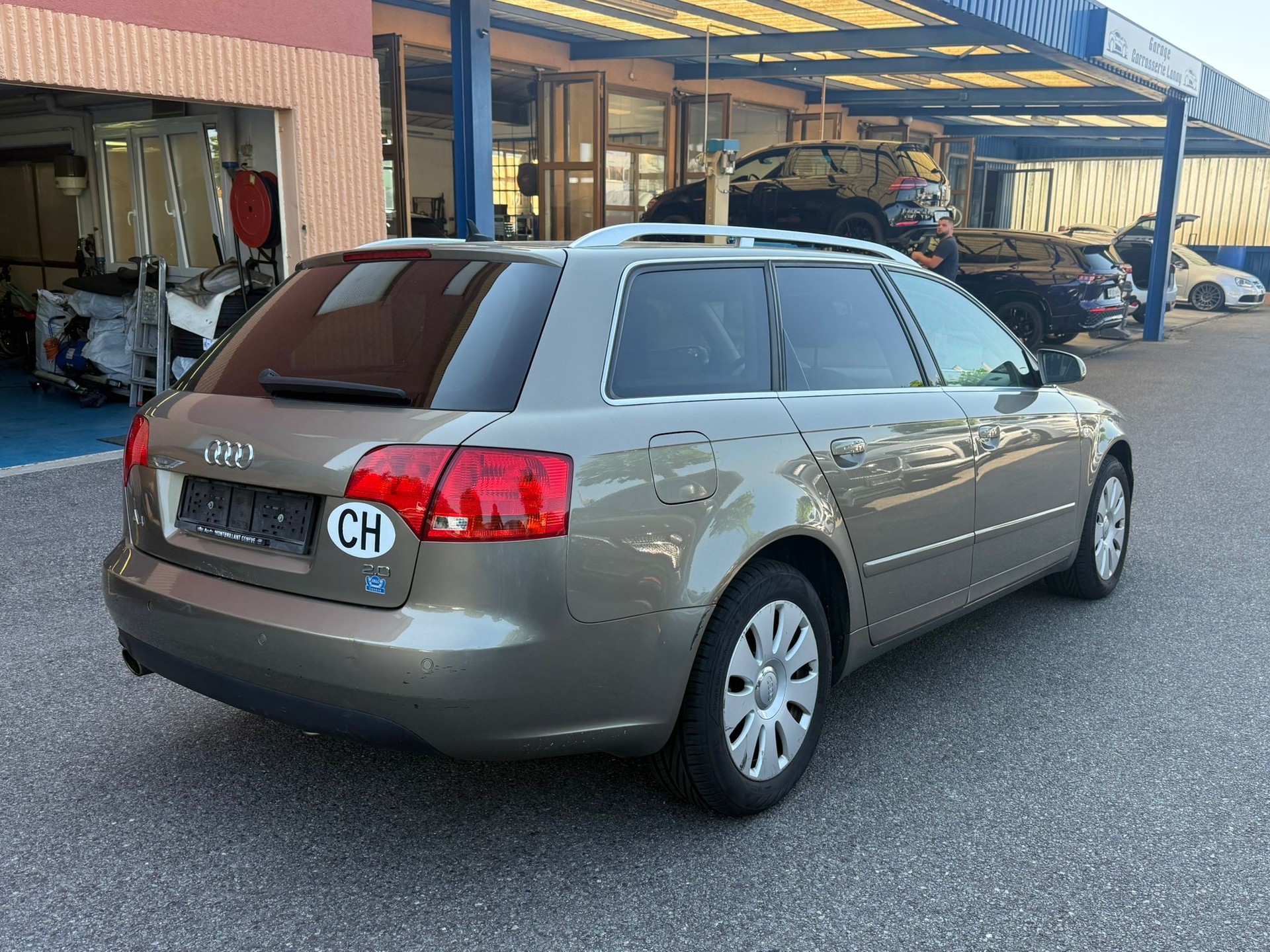 AUDI A4 Avant 2.0-image-8