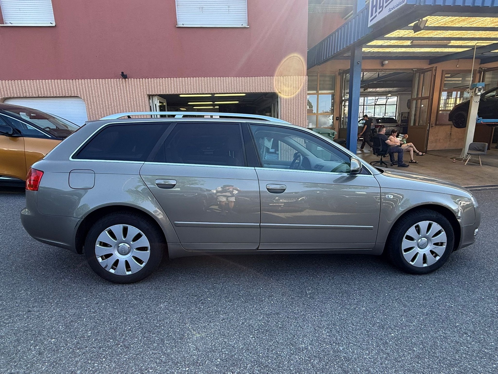 AUDI A4 Avant 2.0-image-2