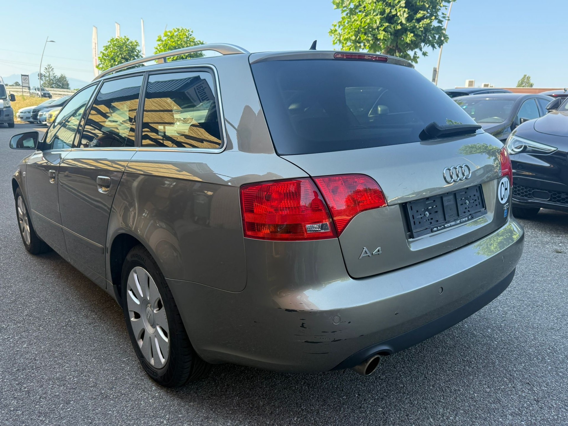 AUDI A4 Avant 2.0-image-1