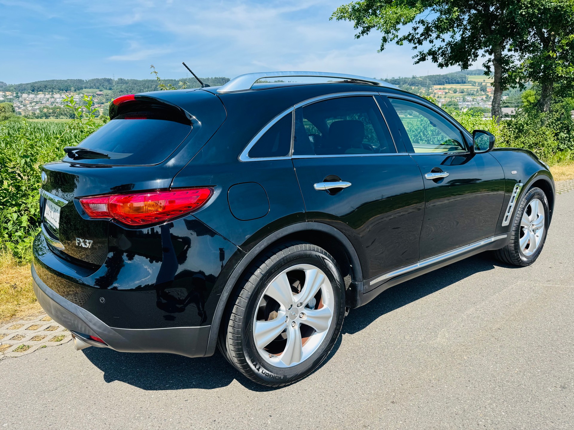 INFINITI FX37 GT Premium AWD Automatic-image-5