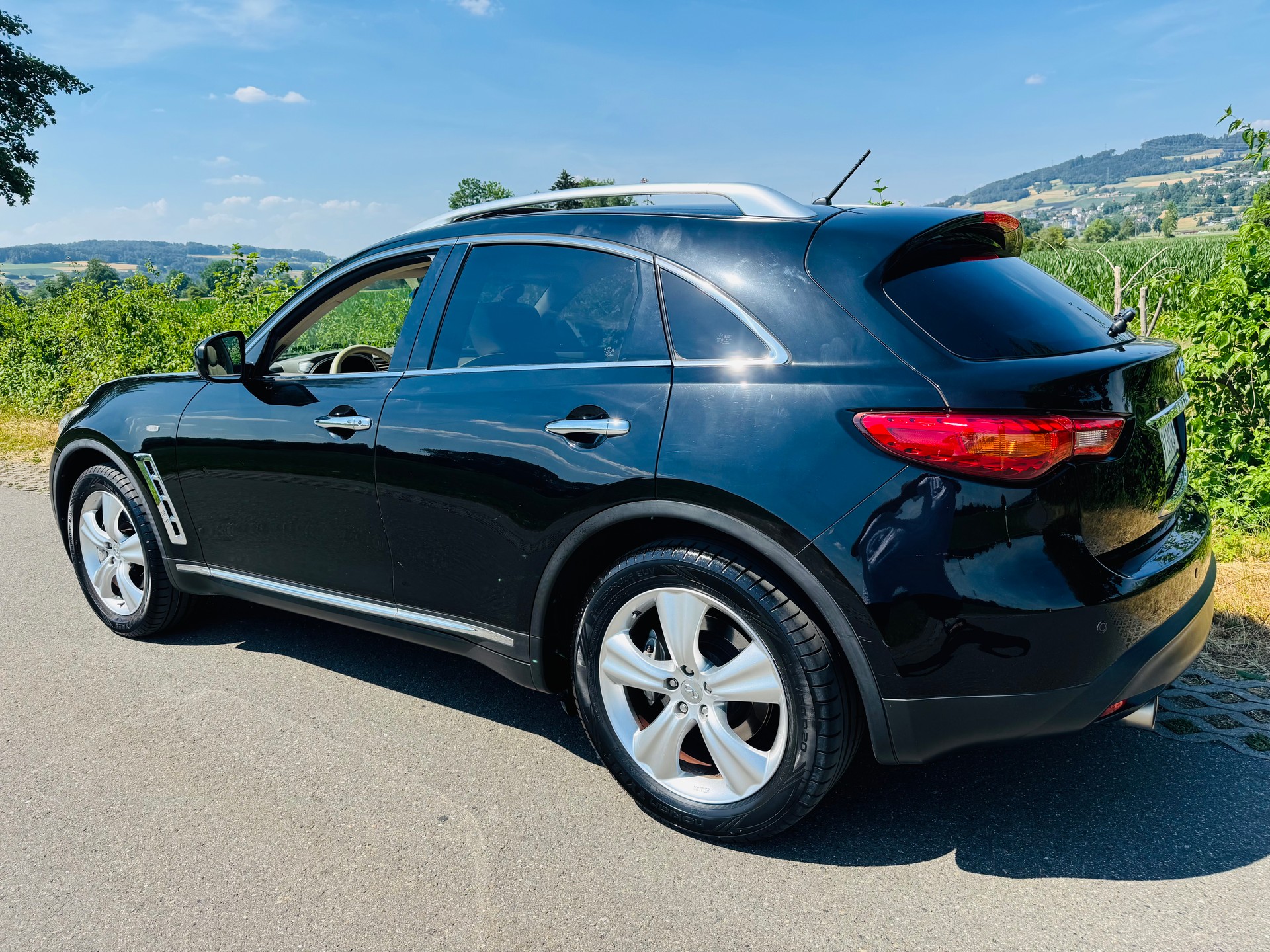 INFINITI FX37 GT Premium AWD Automatic-image-3