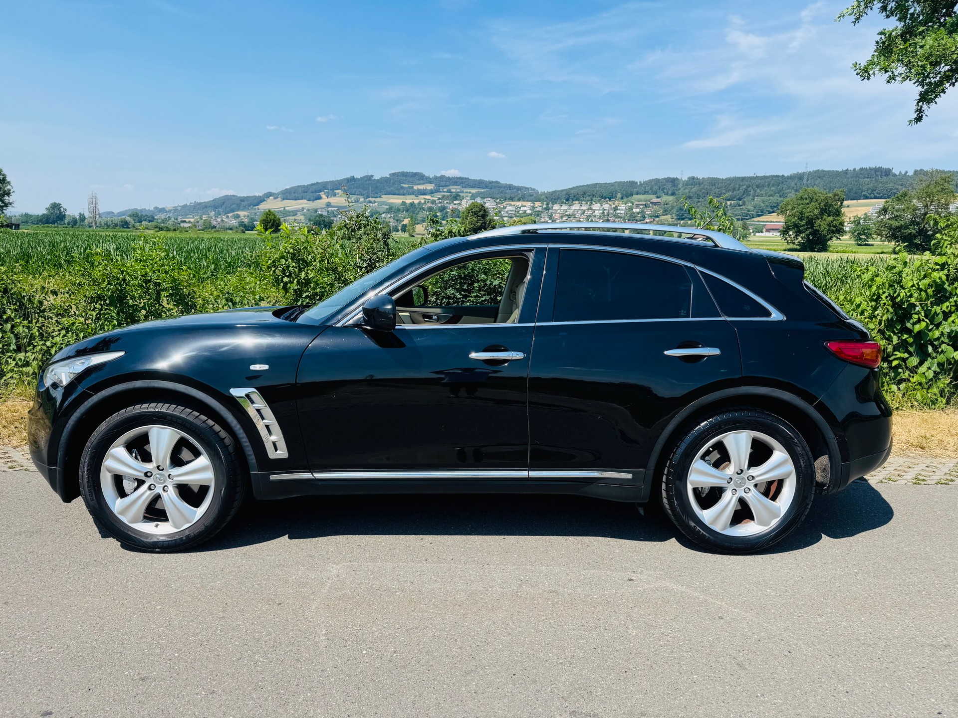 INFINITI FX37 GT Premium AWD Automatic-image-1