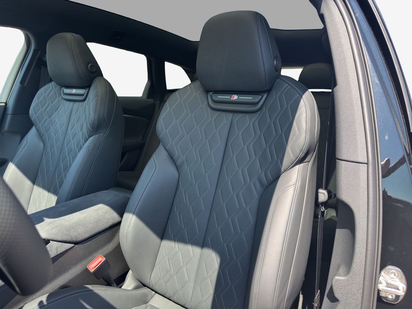 AUDI A6 Avant e-tron quattro-image-8