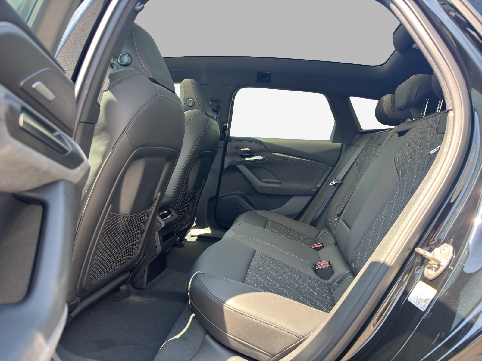 AUDI A6 Avant e-tron quattro-image-11