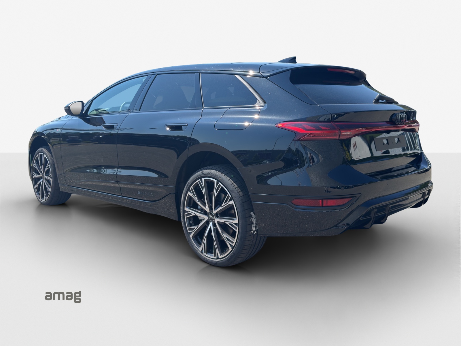 AUDI A6 Avant e-tron quattro-image-2