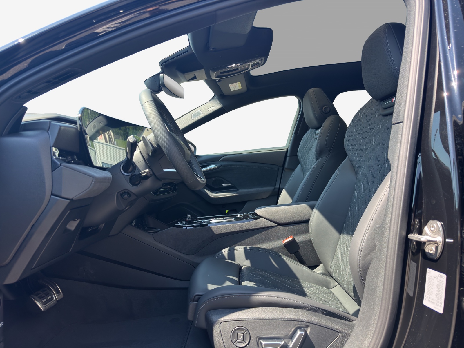 AUDI A6 Avant e-tron quattro-image-7