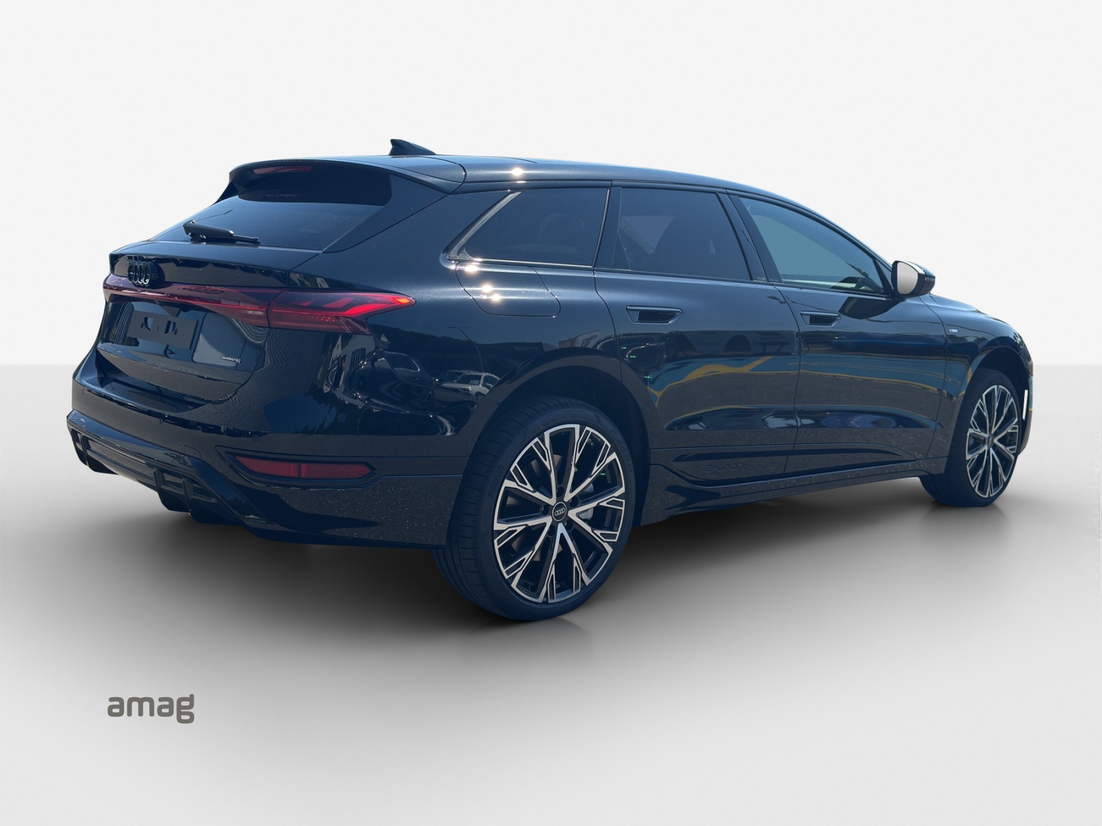AUDI A6 Avant e-tron quattro-image-4