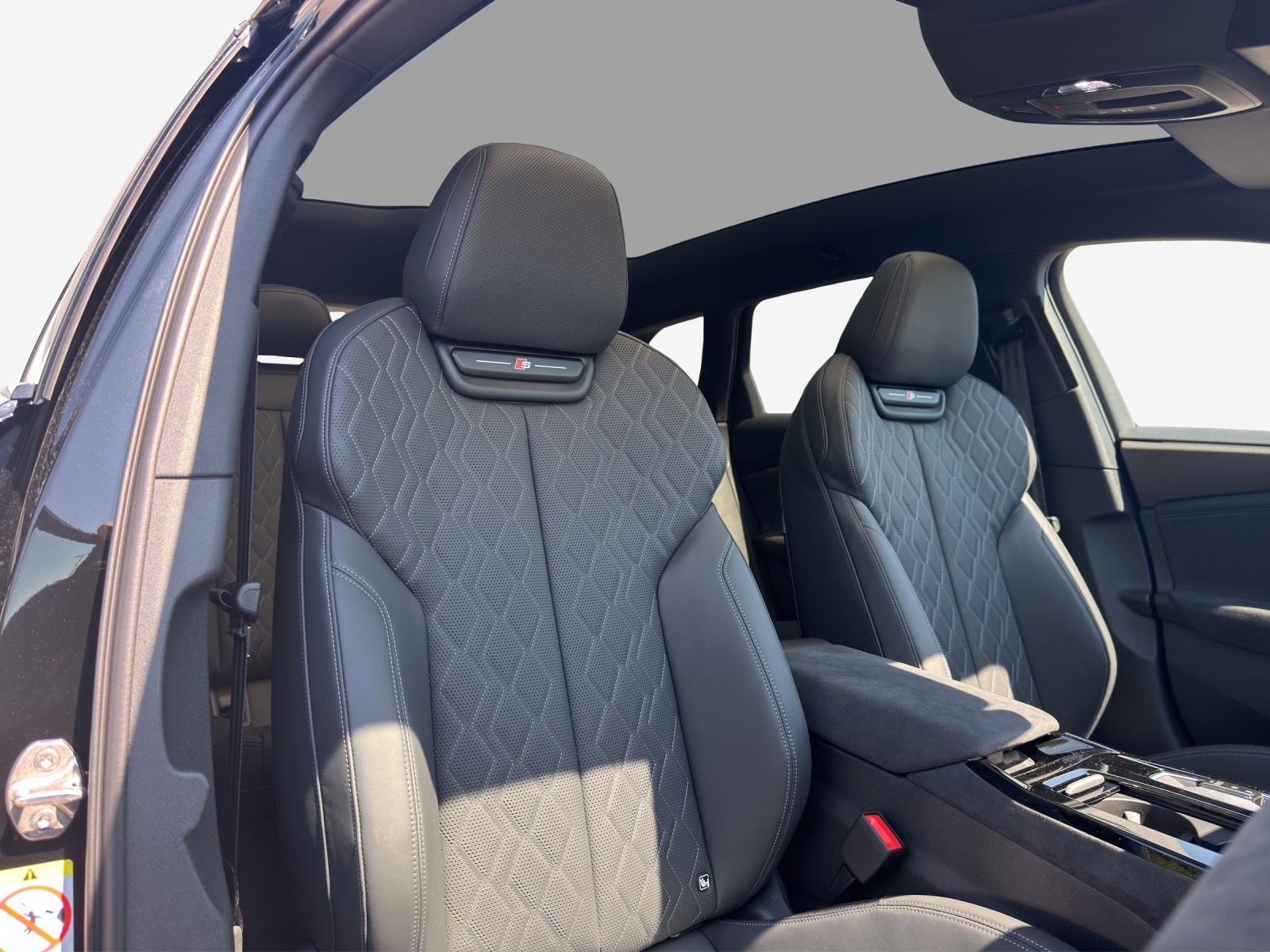 AUDI A6 Avant e-tron quattro-image-14
