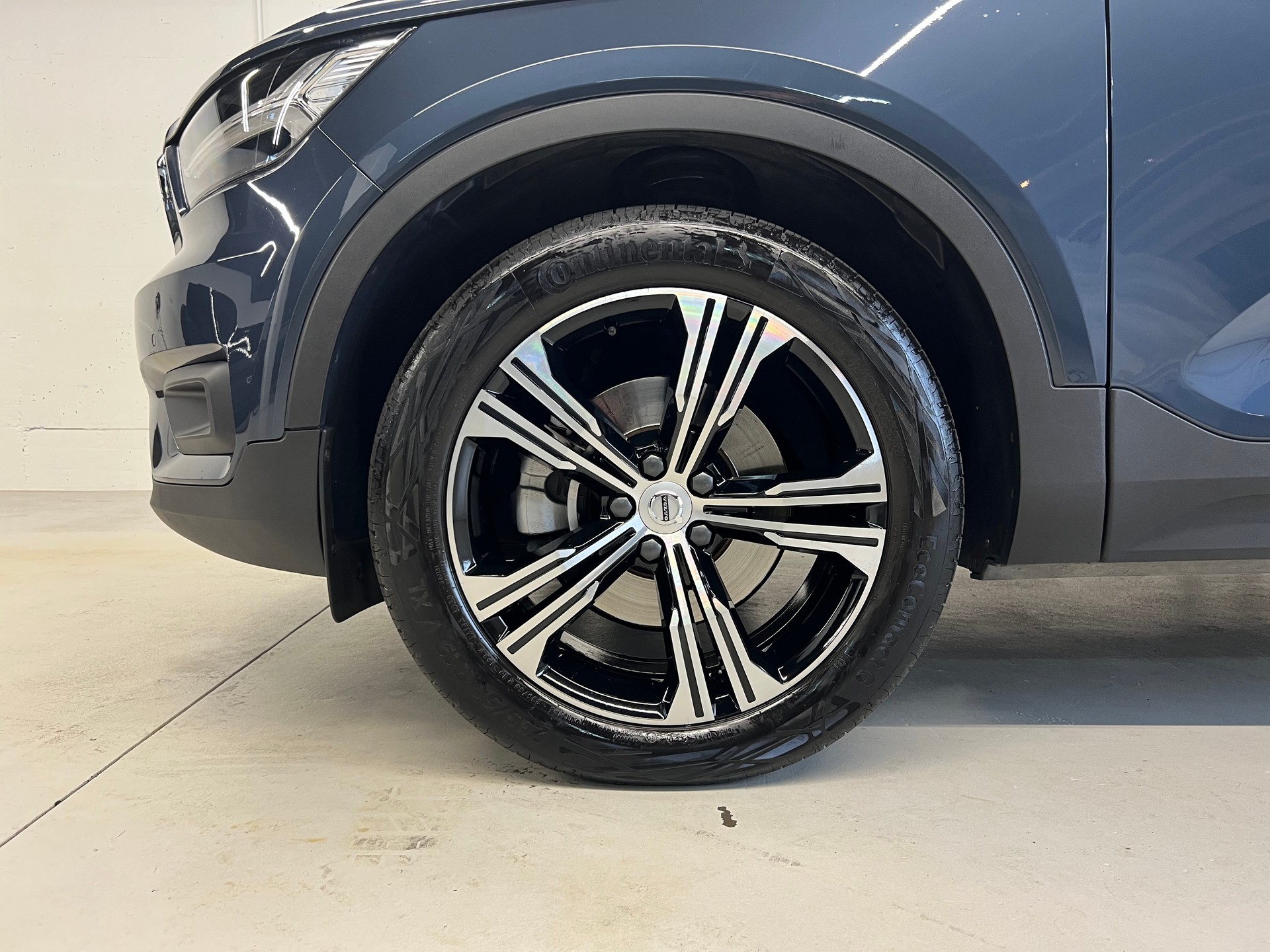 VOLVO XC40 2.0 B4 MH Inscription AWD-image-10