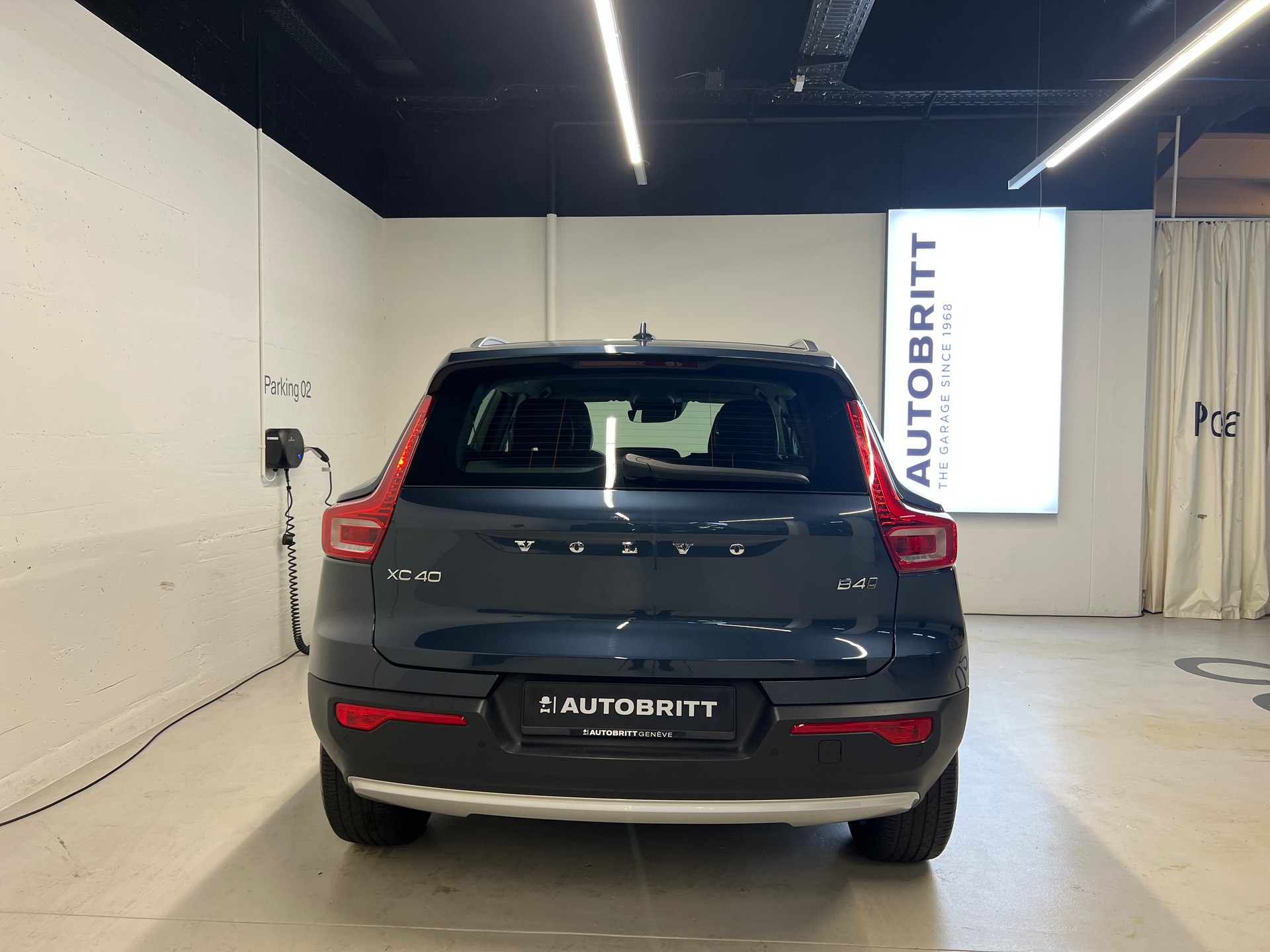 VOLVO XC40 2.0 B4 MH Inscription AWD-image-8