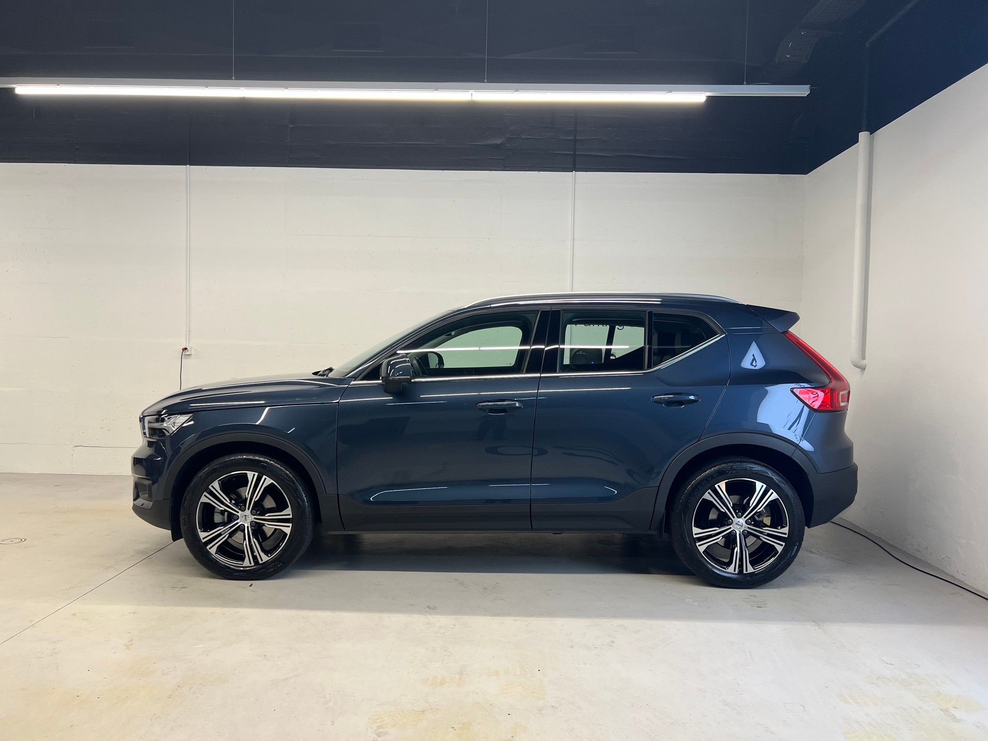 VOLVO XC40 2.0 B4 MH Inscription AWD-image-7