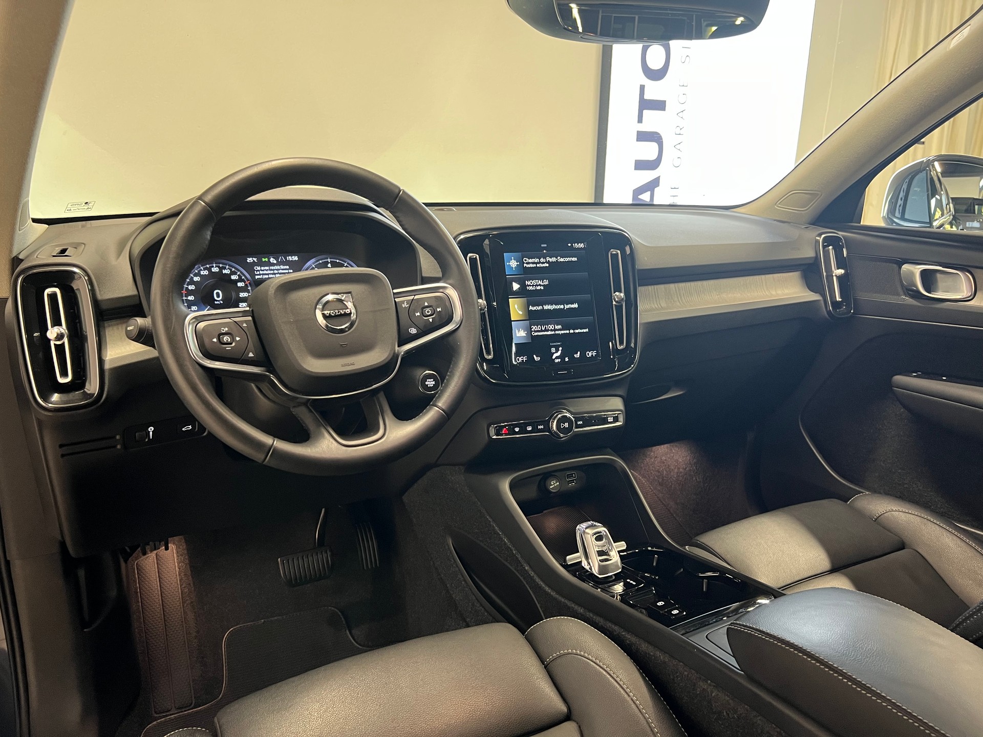 VOLVO XC40 2.0 B4 MH Inscription AWD-image-2