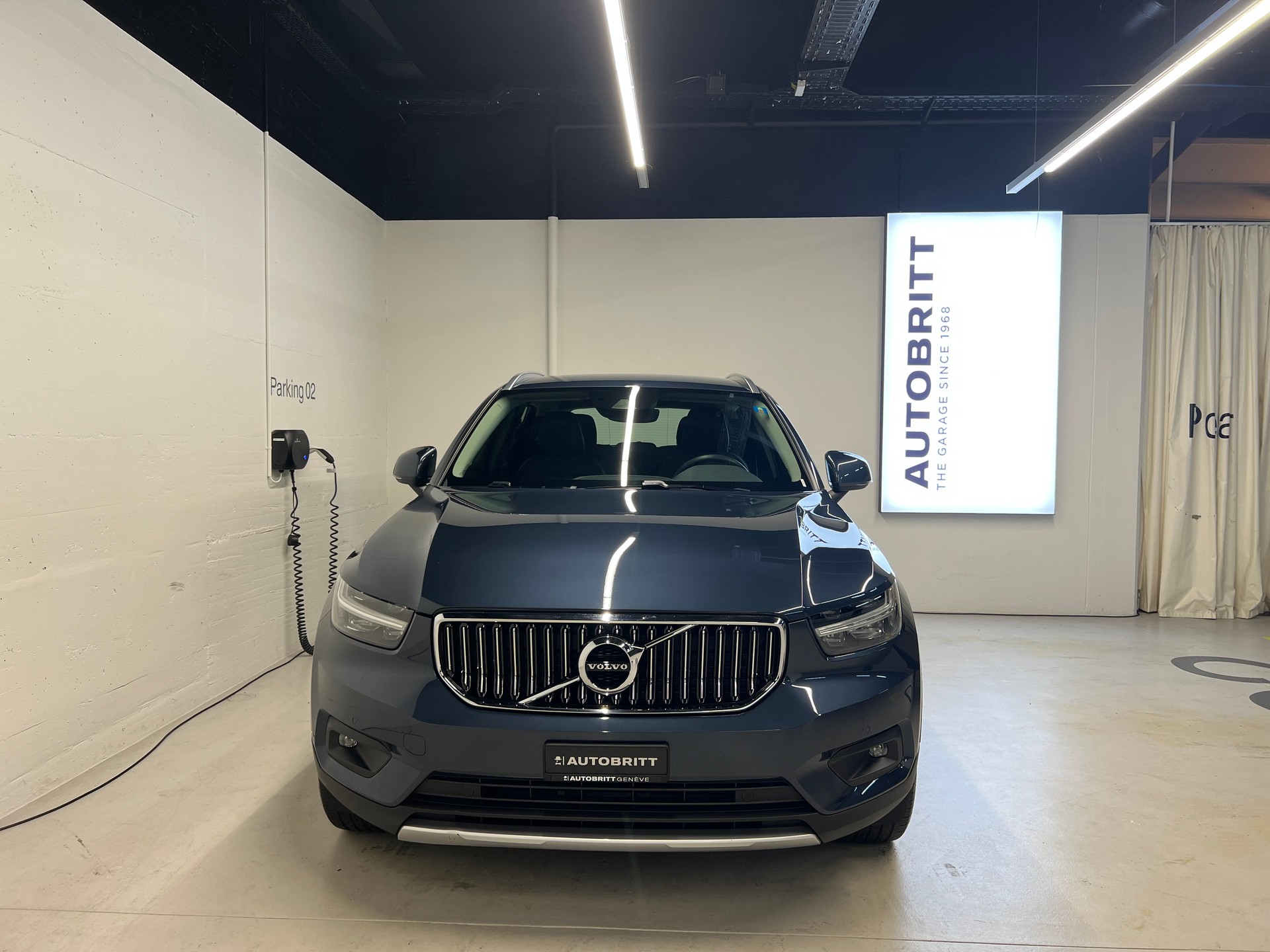 VOLVO XC40 2.0 B4 MH Inscription AWD-image-9