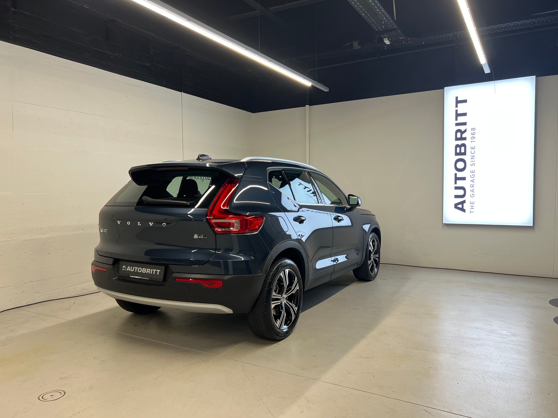 VOLVO XC40 2.0 B4 MH Inscription AWD-image-1