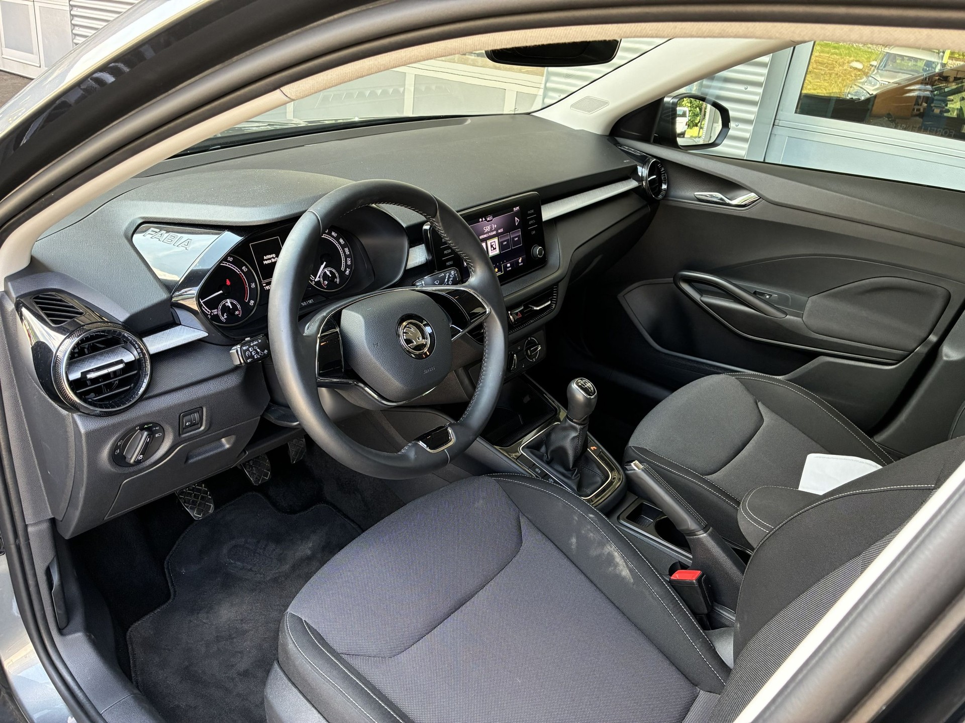 SKODA Fabia 1.0 TSI Ambition-image-11