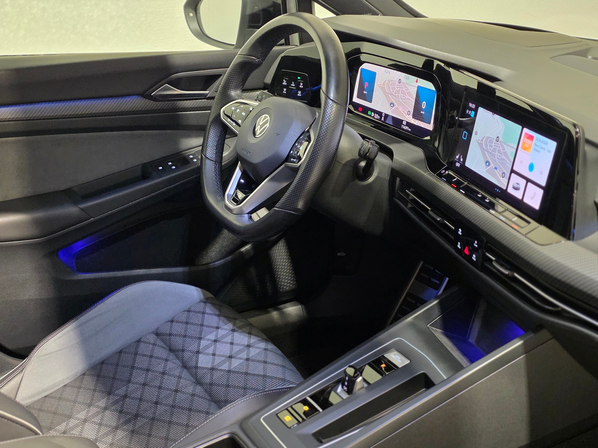 VW Golf 2.0 TSI R-Line DSG 4 Motion-image-23