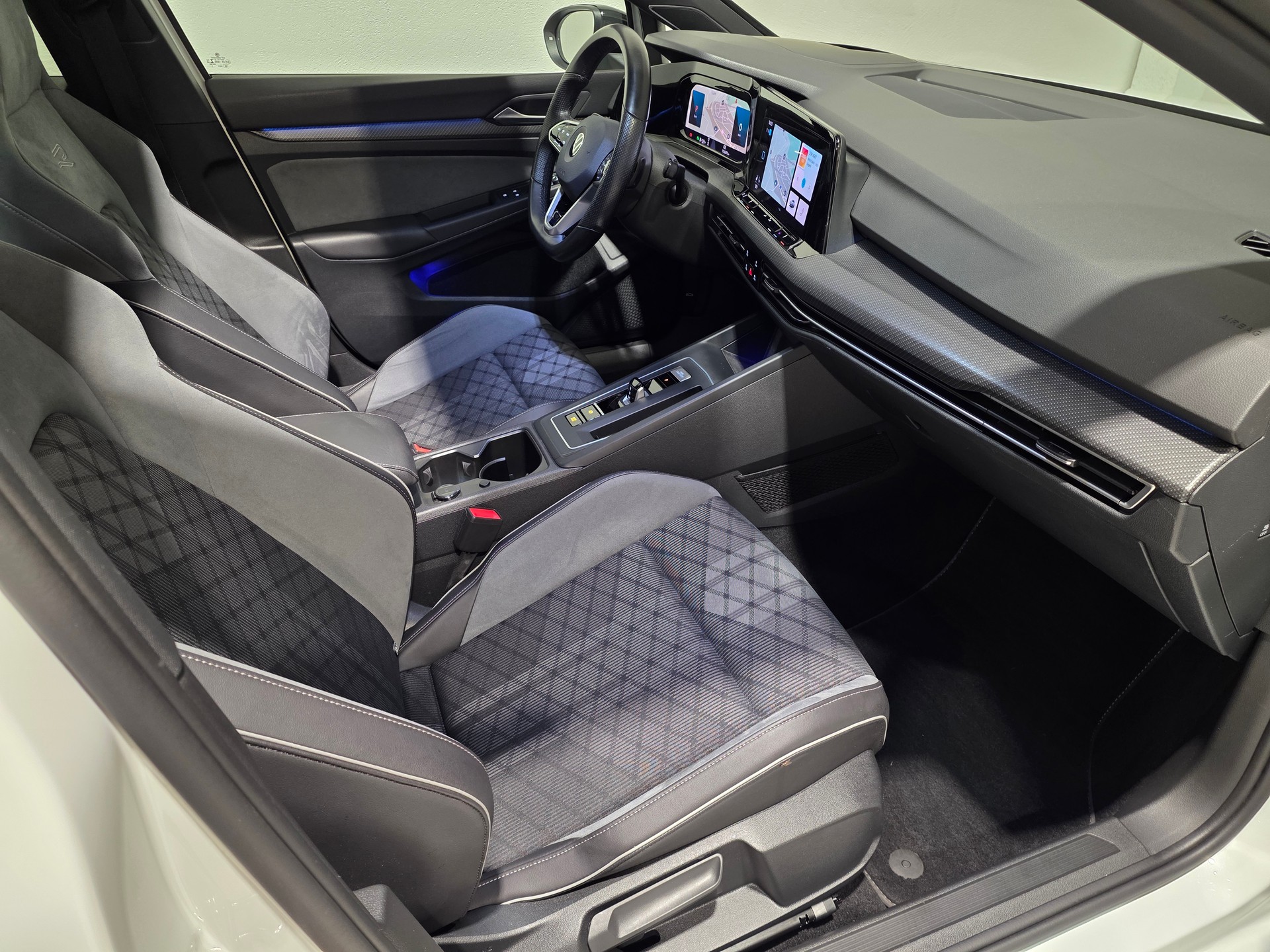 VW Golf 2.0 TSI R-Line DSG 4 Motion-image-24