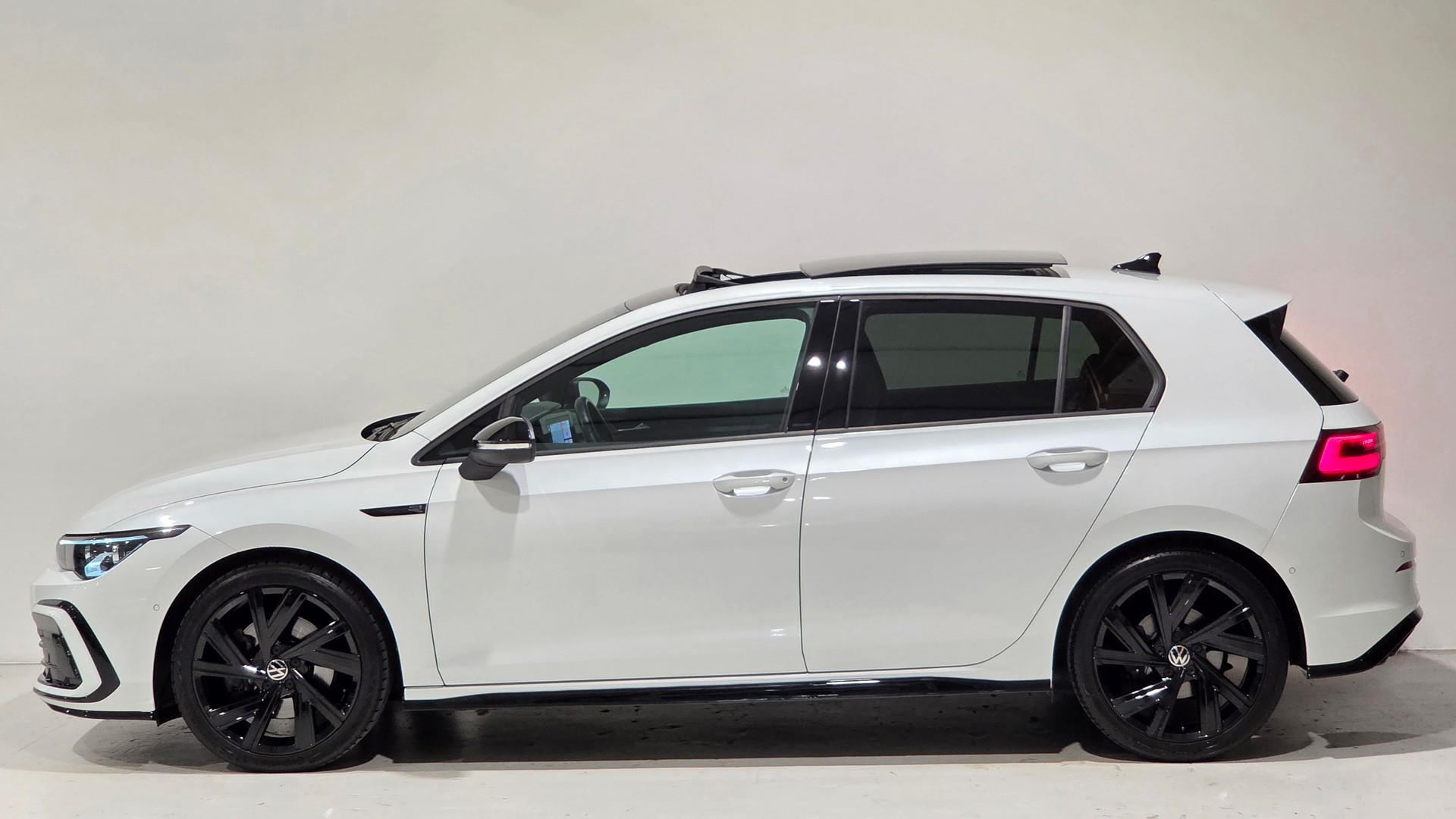VW Golf 2.0 TSI R-Line DSG 4 Motion-image-1