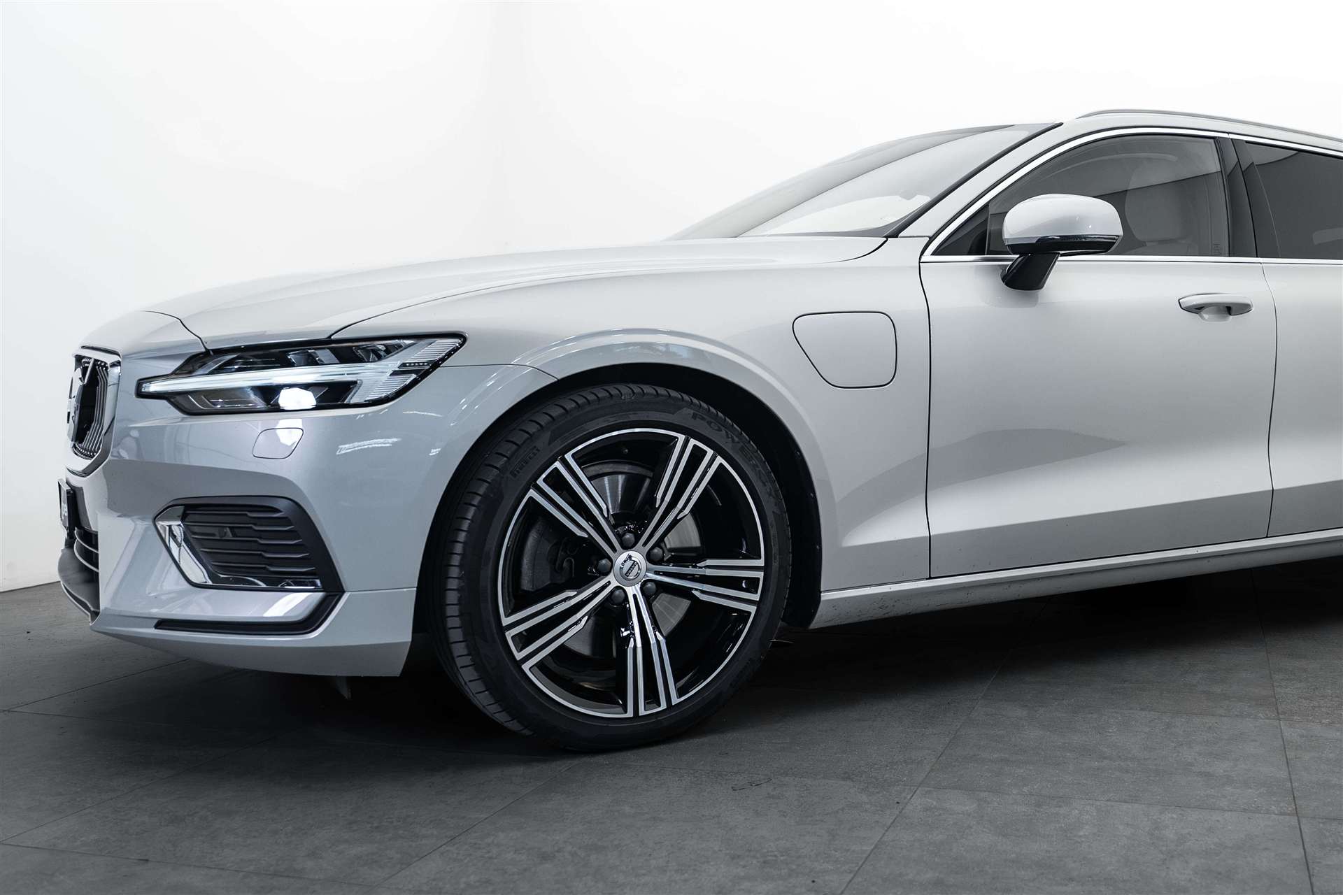 VOLVO V60 T8 eAWD Twin Engine Inscription Geartronic-showroom-element-1