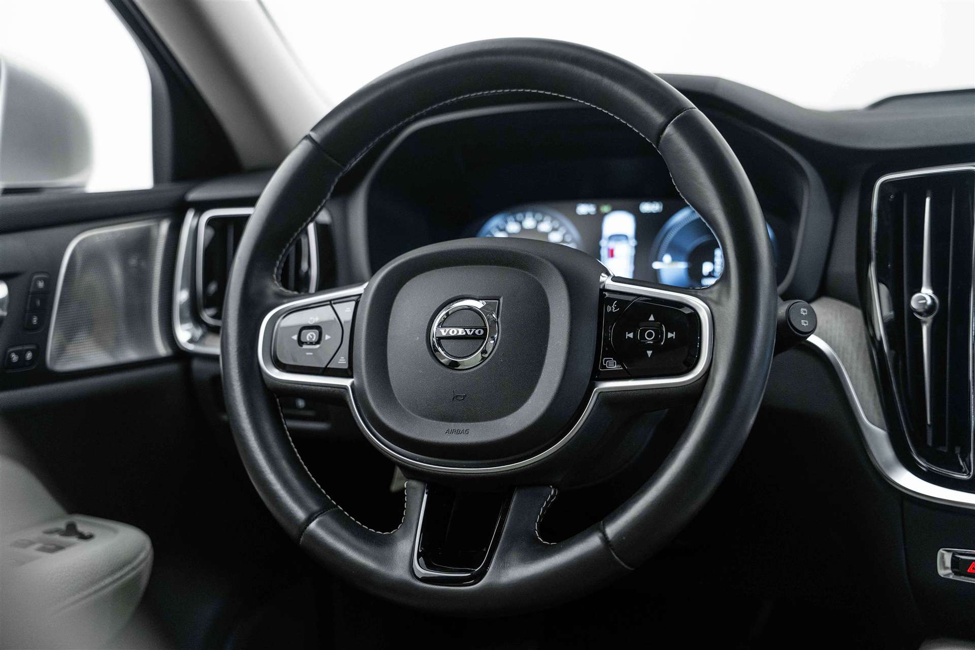 VOLVO V60 T8 eAWD Twin Engine Inscription Geartronic-image-9