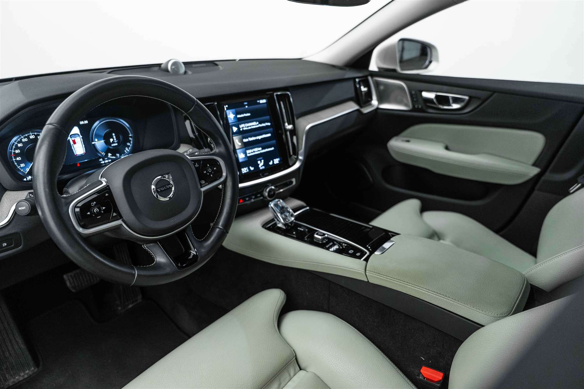 VOLVO V60 T8 eAWD Twin Engine Inscription Geartronic-image-7