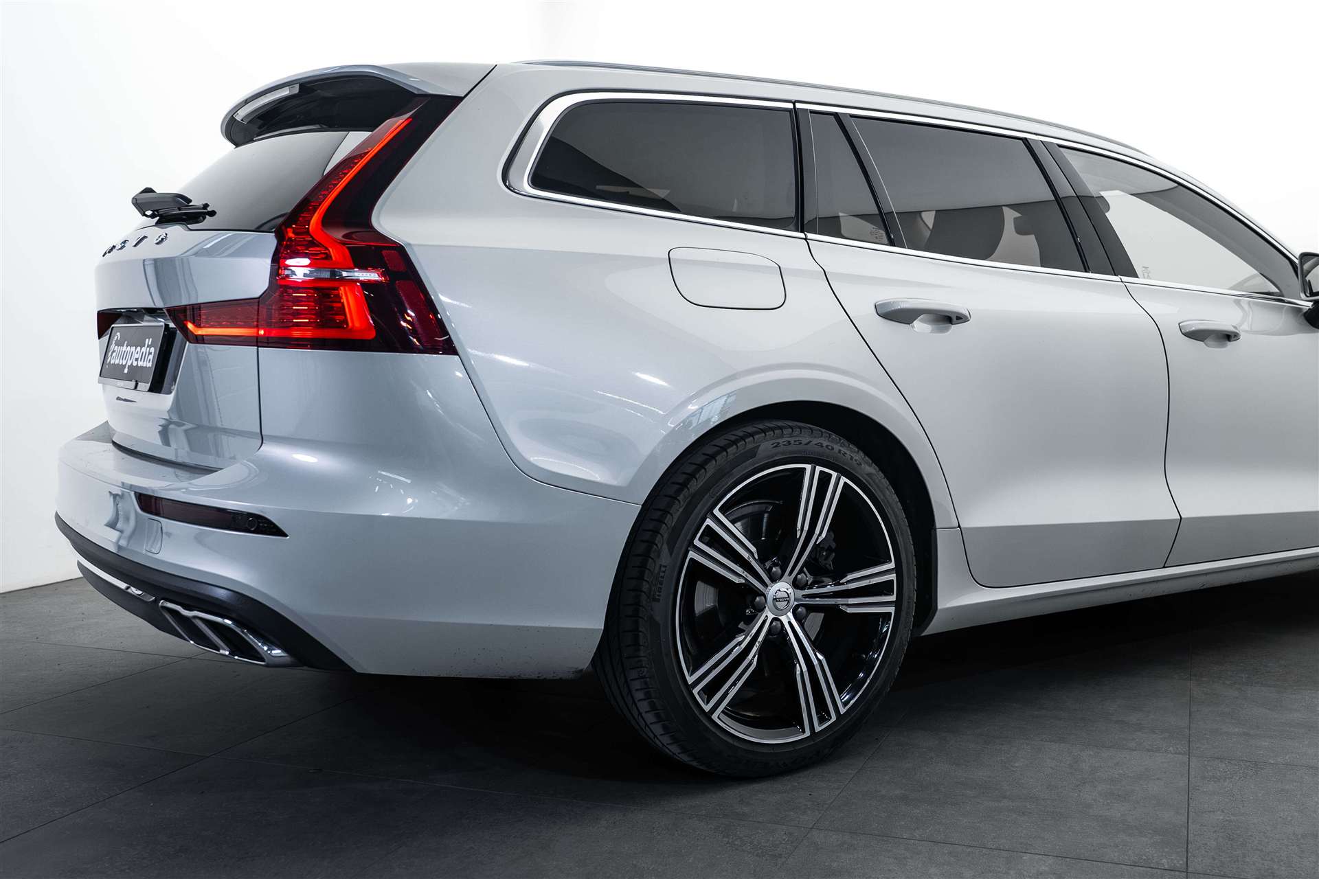 VOLVO V60 T8 eAWD Twin Engine Inscription Geartronic-showroom-element-3
