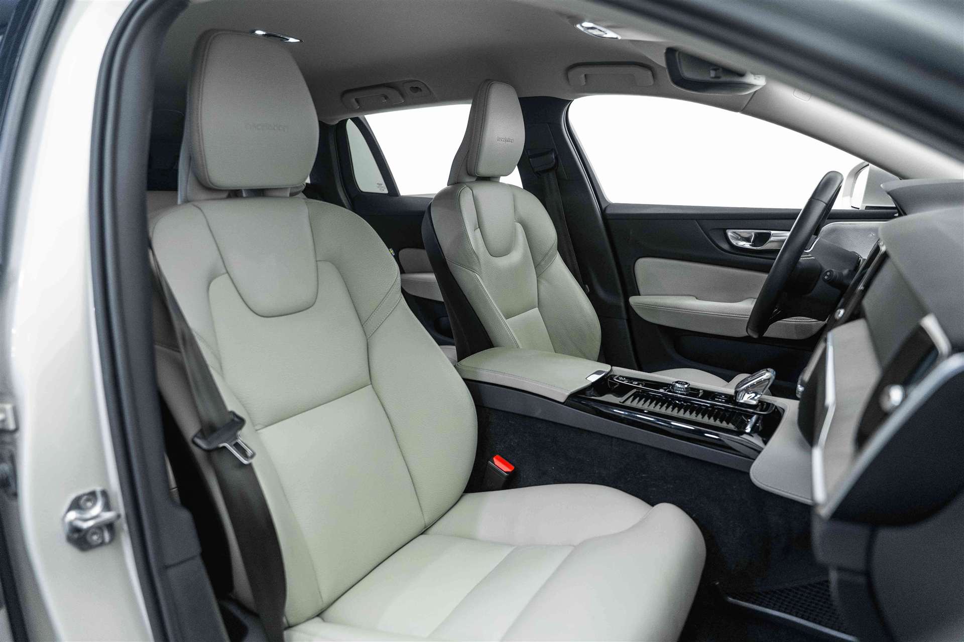 VOLVO V60 T8 eAWD Twin Engine Inscription Geartronic-image-11