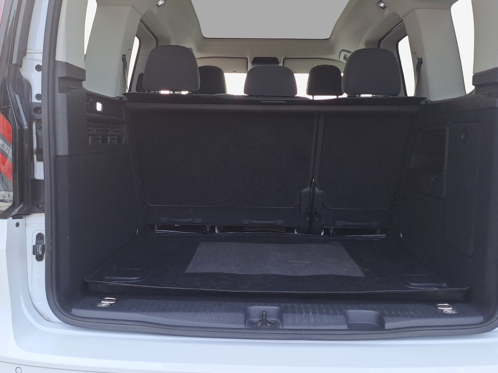 FORD Tourneo Connect 2.0 EcoBlue Titanium-image-12