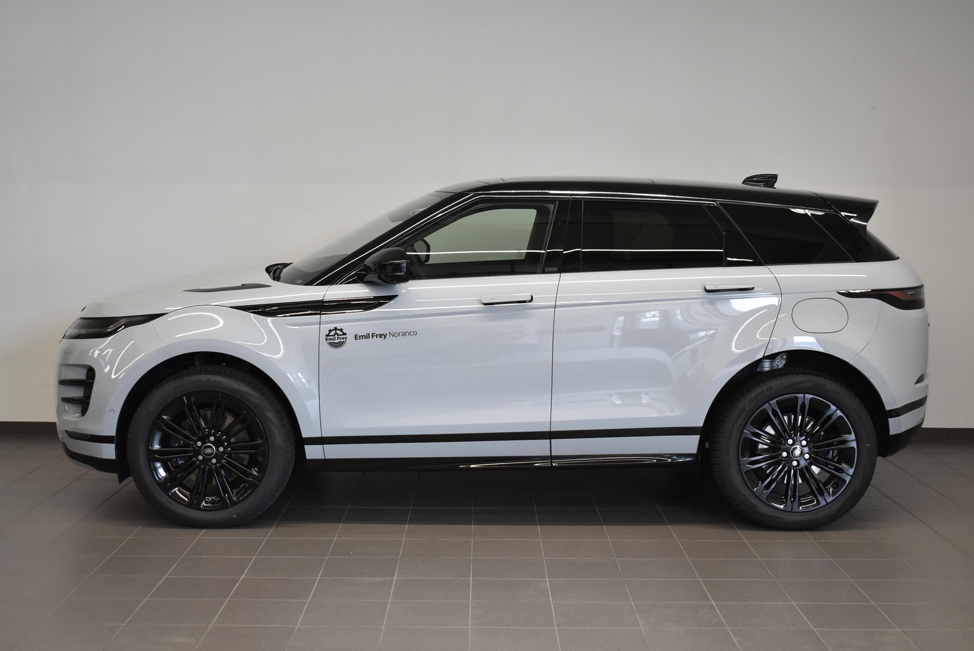 LAND ROVER Range Rover Evoque 1.5 T 270e Dynamic SE - Ruote invernali incluse-image-2