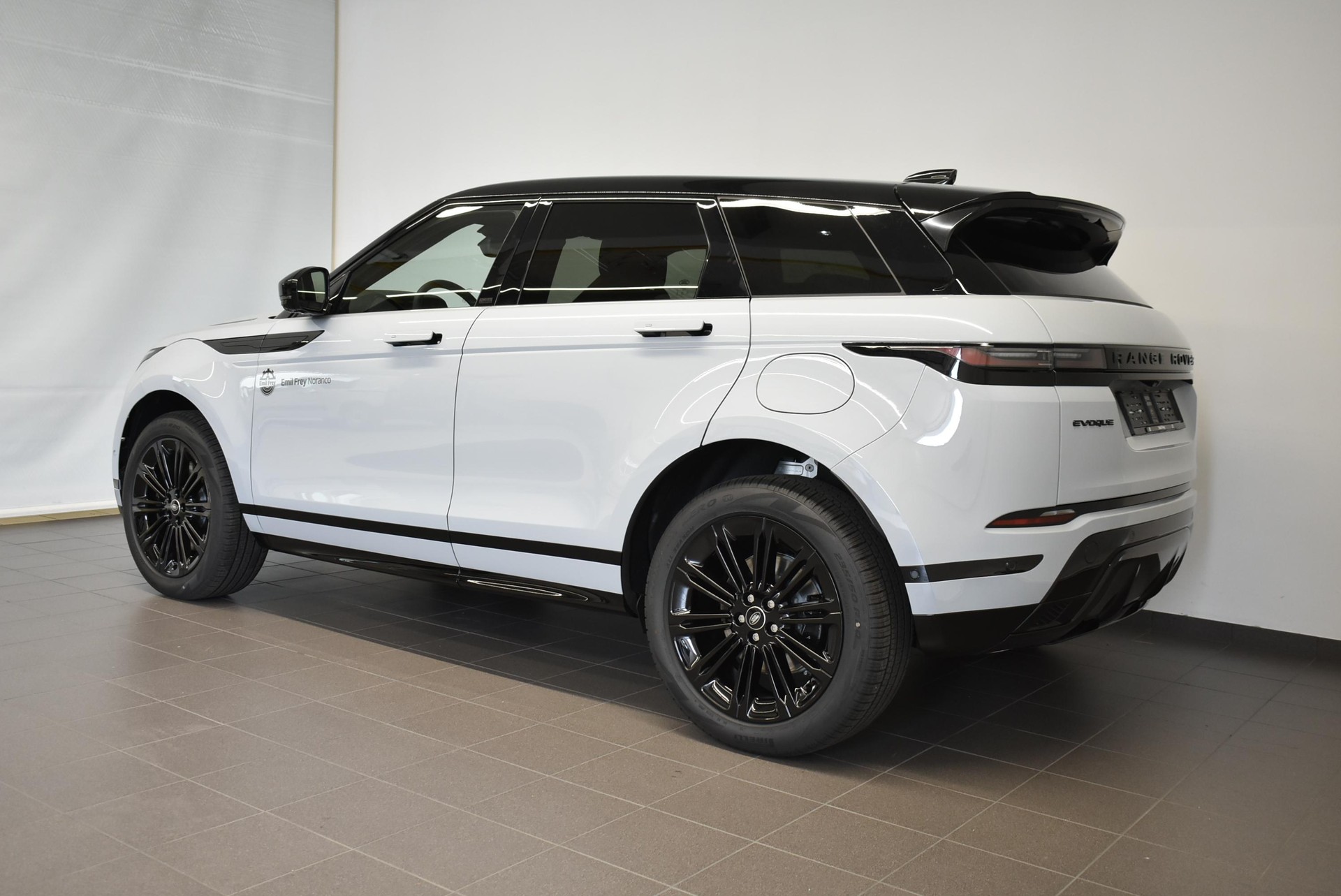 LAND ROVER Range Rover Evoque 1.5 T 270e Dynamic SE - Ruote invernali incluse-image-3