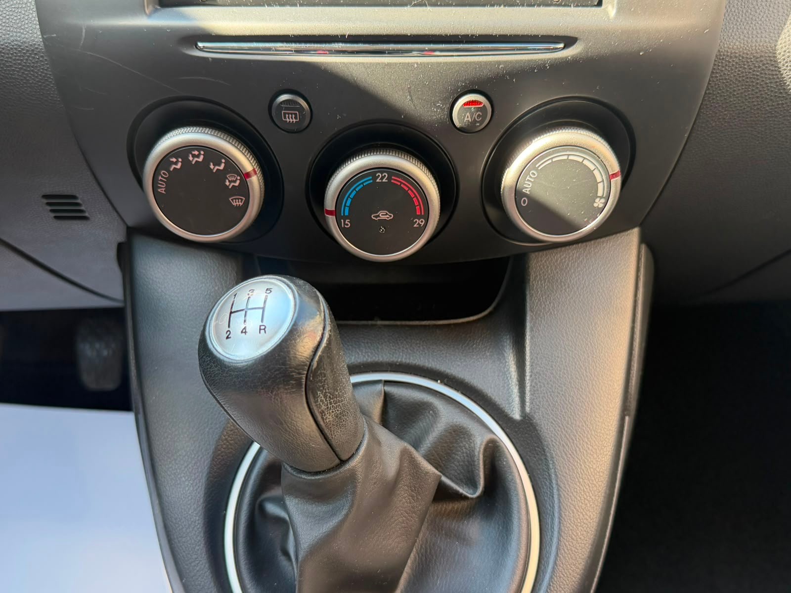 MAZDA 2 1.3i 16V Exclusive-image-5