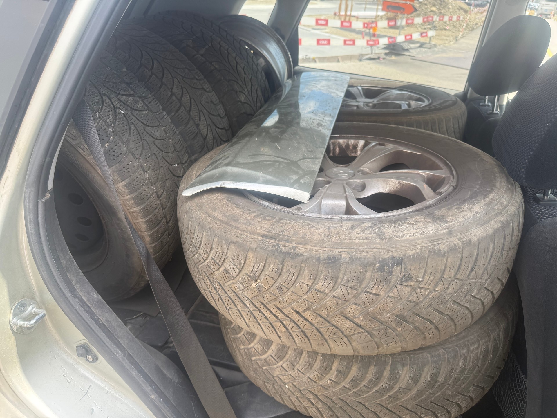 HYUNDAI Tucson 2.0 CRDi VGT Swiss Limited Edition 4WD-image-12