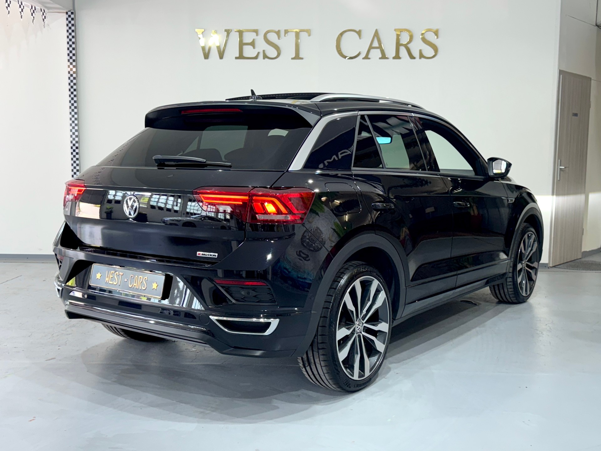 VW T-Roc 2.0 TSI R-Line Sport DSG 4Motion-image-3
