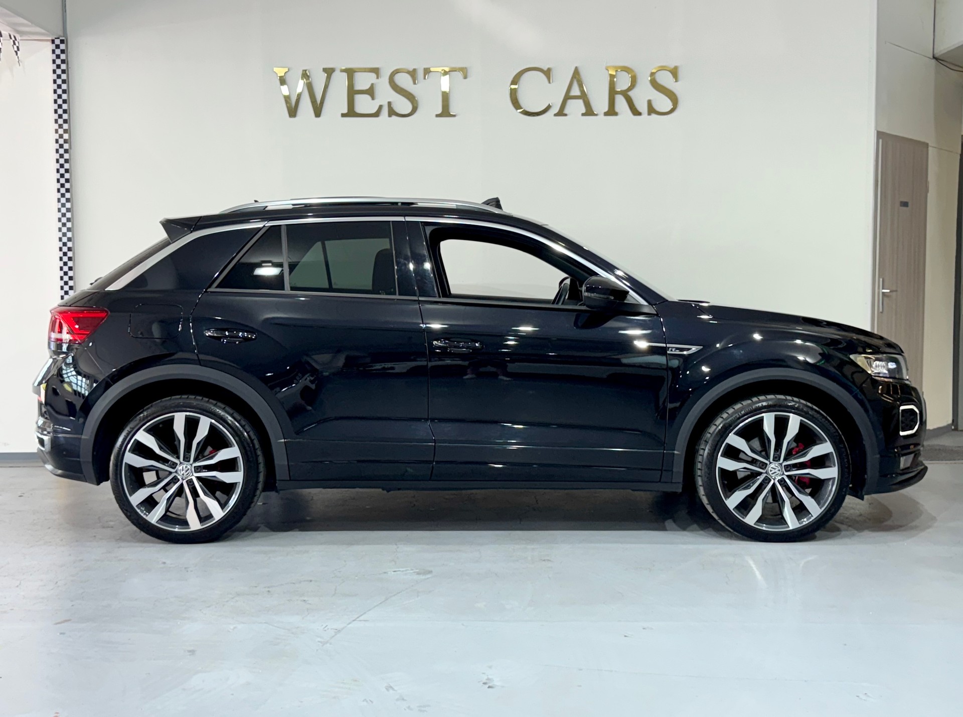VW T-Roc 2.0 TSI R-Line Sport DSG 4Motion-image-2