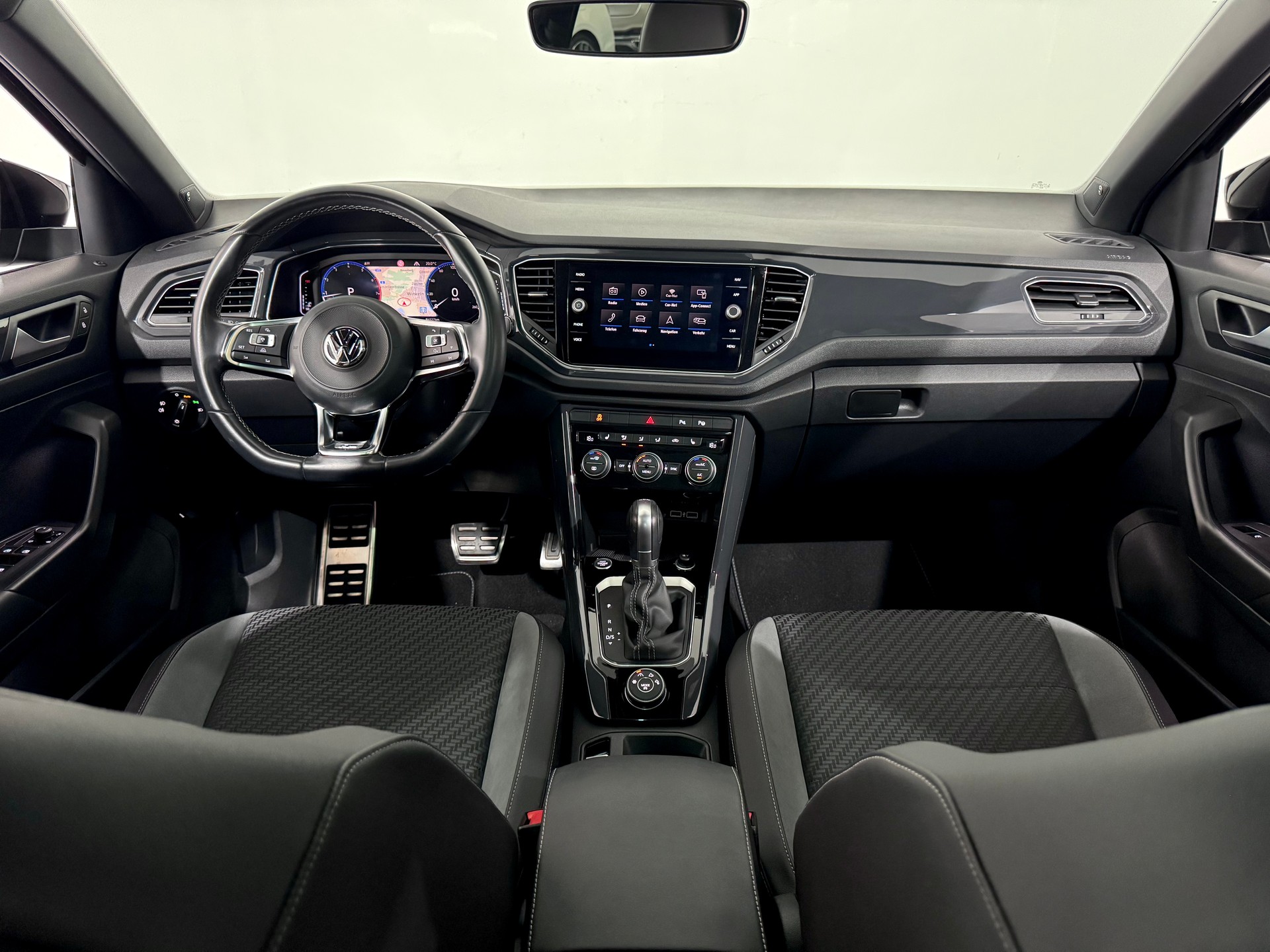 VW T-Roc 2.0 TSI R-Line Sport DSG 4Motion-image-8