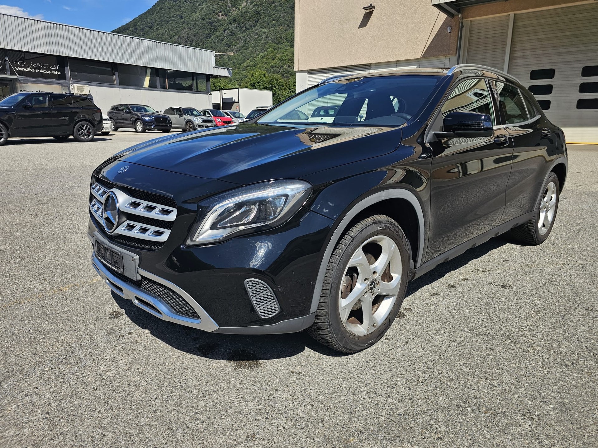 MERCEDES-BENZ GLA 200 d Urban 7G-DCT-image-3