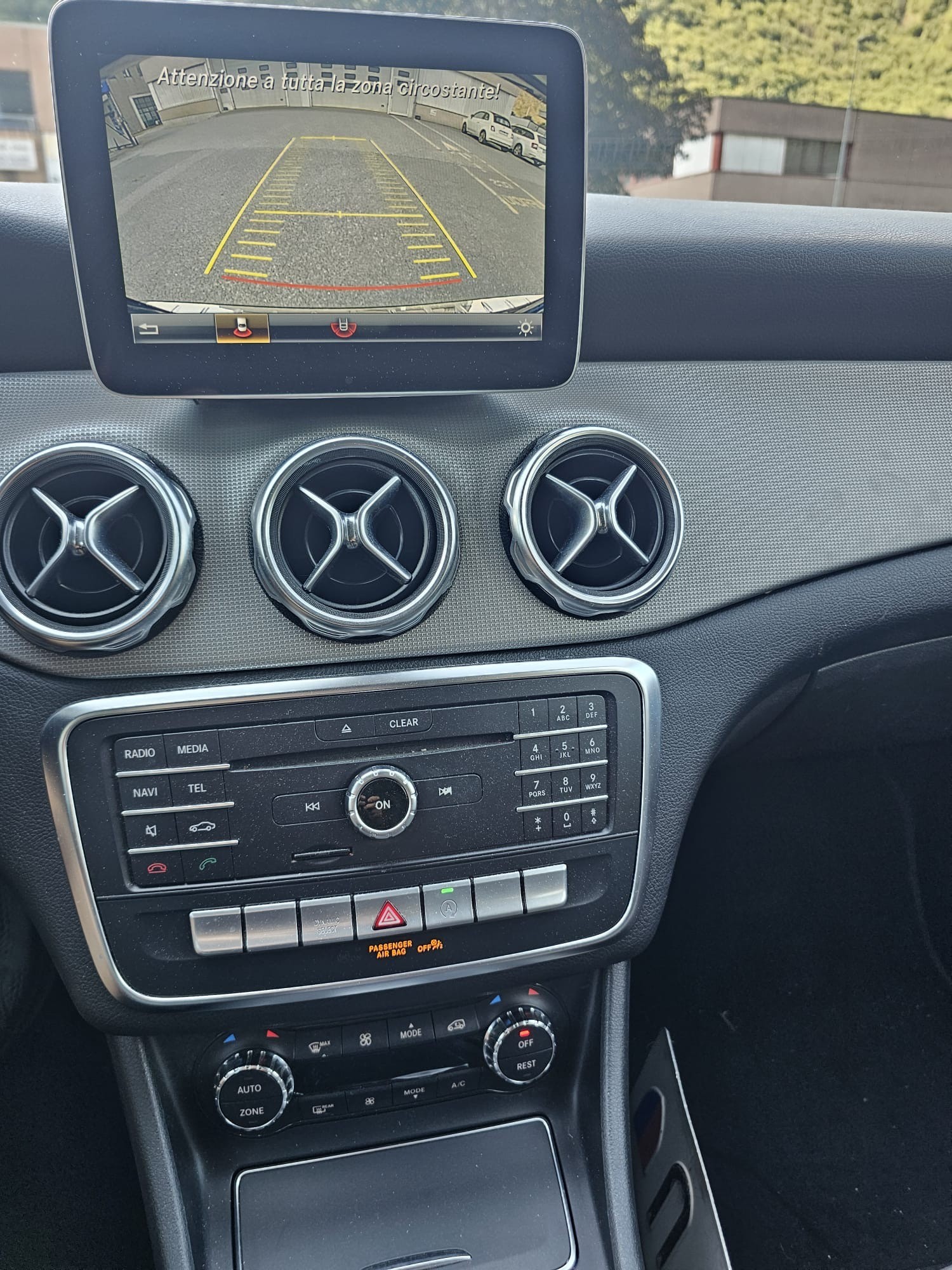 MERCEDES-BENZ GLA 200 d Urban 7G-DCT-image-13