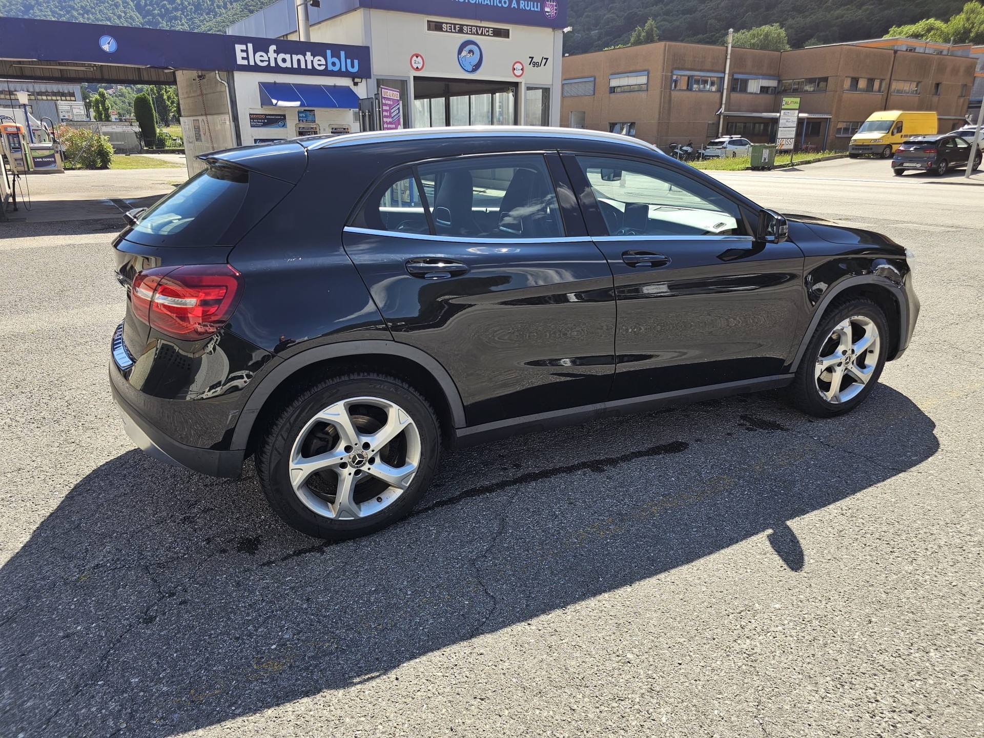 MERCEDES-BENZ GLA 200 d Urban 7G-DCT-image-8