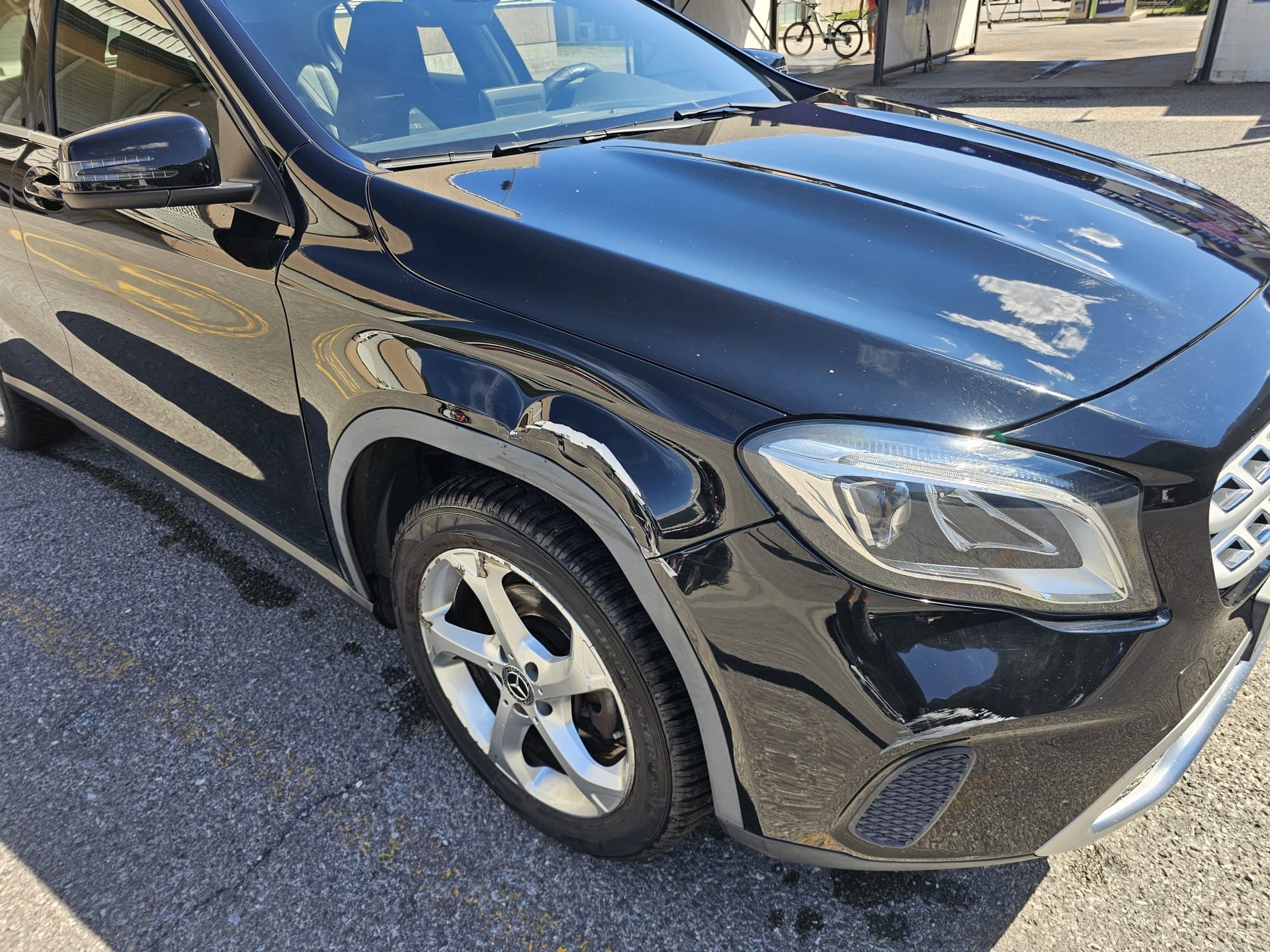 MERCEDES-BENZ GLA 200 d Urban 7G-DCT-image-4
