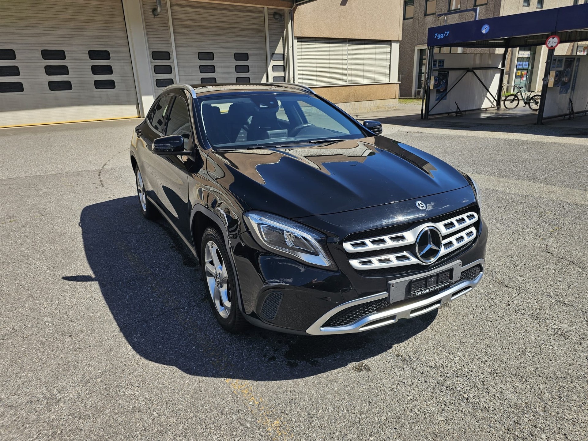 MERCEDES-BENZ GLA 200 d Urban 7G-DCT-image-2