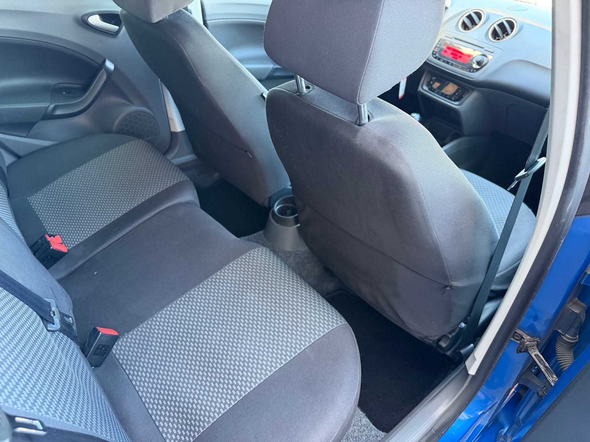 SEAT Ibiza 1.6 Sport-image-11